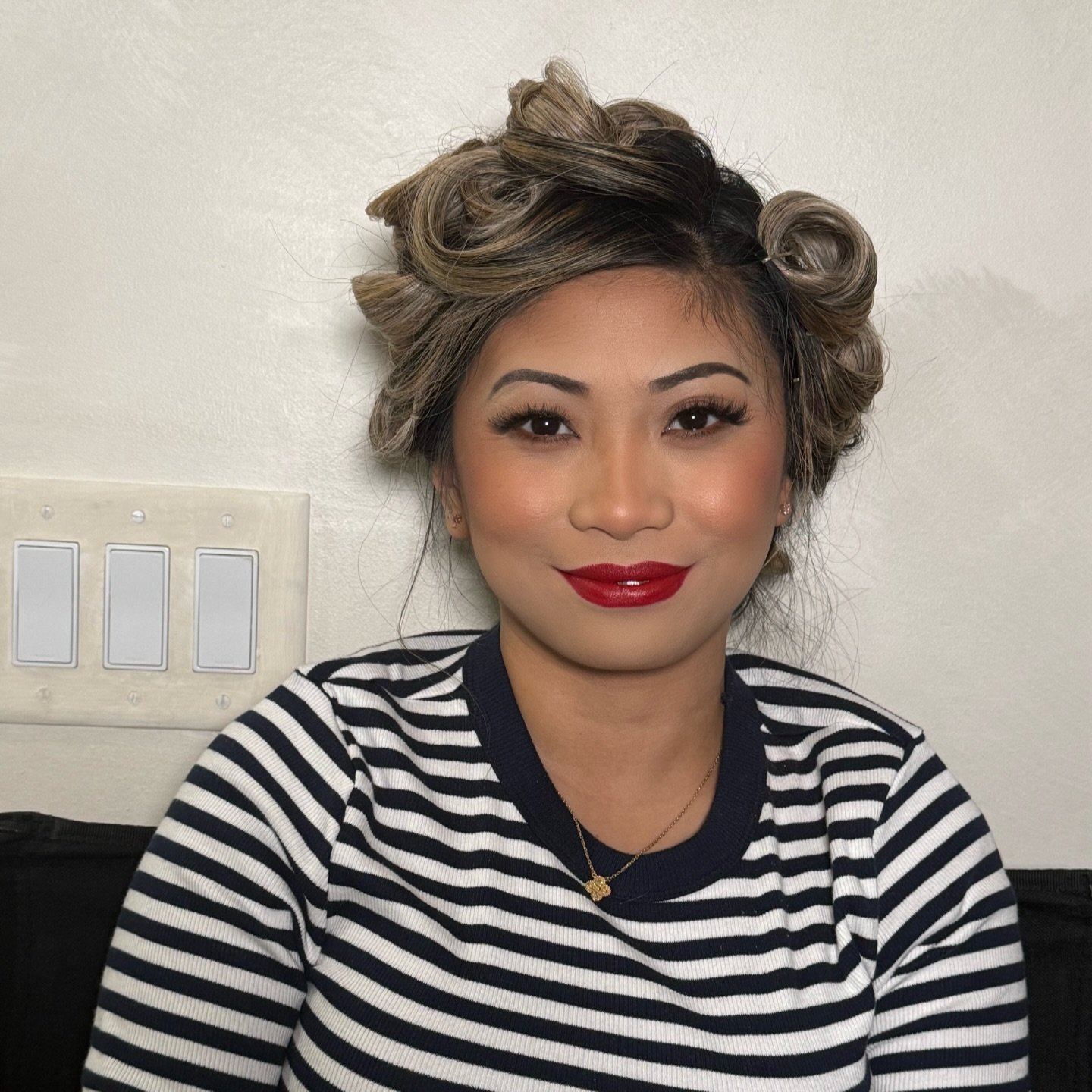 2026 is that you girllllll 👀 

December is flying by, I have one wedding and two on site makeup applications until I wrap up glam for the year 🥹🥲 

Grateful for what 2025 has taught me. Which was that I am THAT WOAMAN! Eager for the new year and t