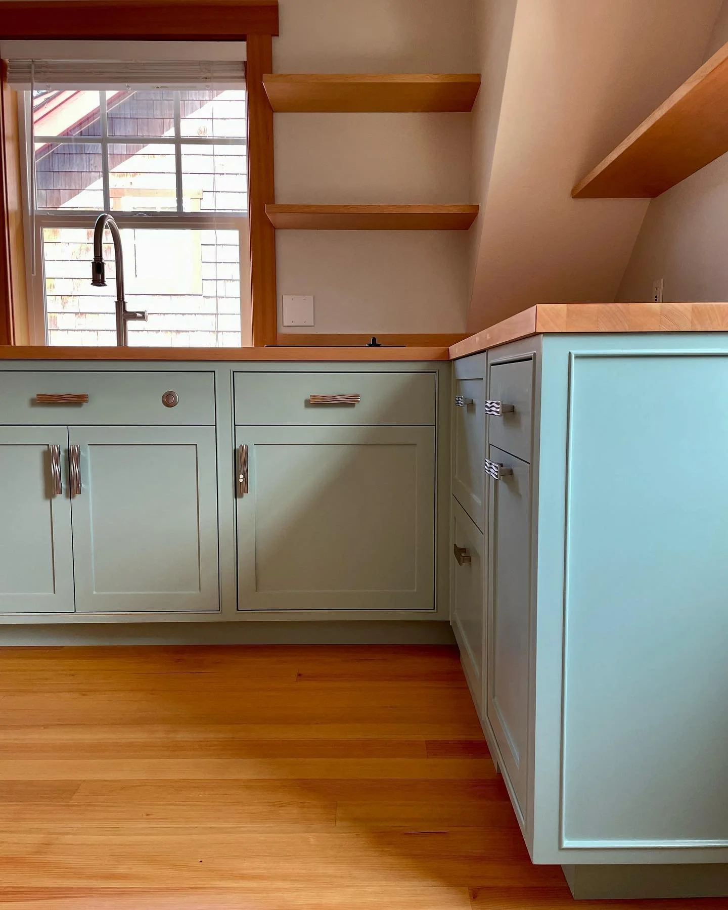 Finished apartment remodel for some of the sweetest clients. Swipe for the before.

Hardwood floors @nehalem_bay_hardwoods 
Cabinet &amp; wall paint @northcoastpaintingpdx
Cabinets, counters &amp; shelves @_rrmade
