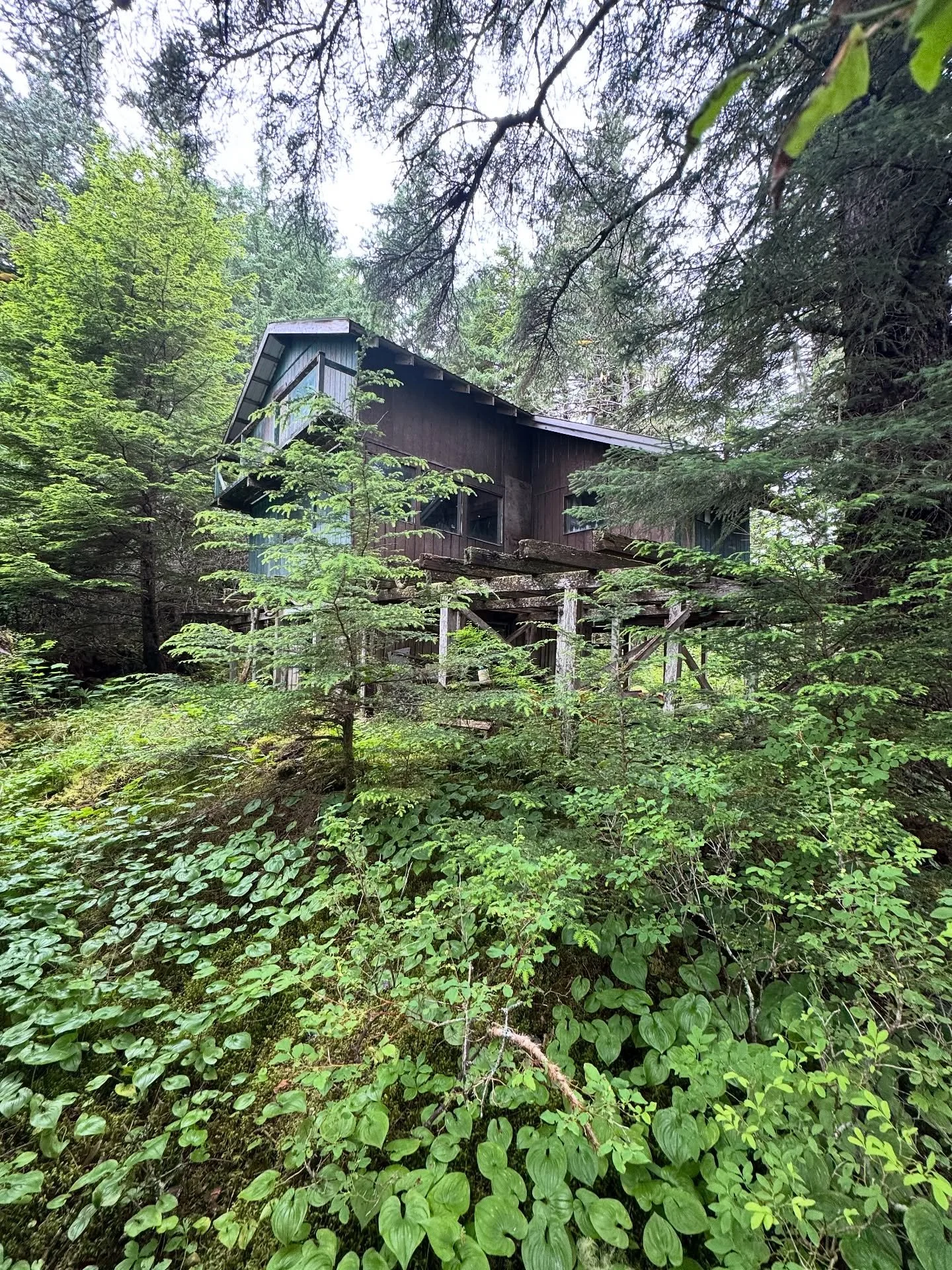 Cool places in southeast! Hidden on the far north tip of Revillagigedo Island, Claude Point Cabin is one of Tongass’s old “pre-ANILCA” hideouts—built before 1980 and later grandfathered under a Forest Service permit. A true re