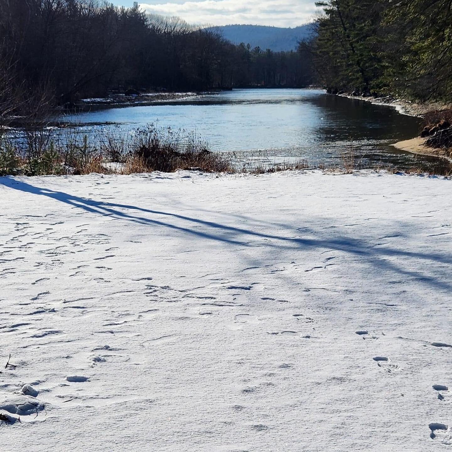 Some awesome winter shots so far! Pic 1-View from the 13 green, looking out on the Pemi. Pics 2&amp;3-Happy cross country skiers on hole #11. Pic 4- Some locals out enjoying fresh snow around the pond on their snowshoes&hellip;All are welcome to ski,