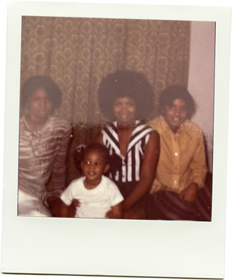 polaroid-family-friends-photo.png