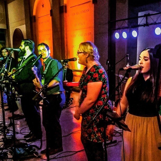 Another shot from the good ol Texas days with @royaldukesband 🤠 sometimes I miss singing with a big band! 

#weddingdj #weddingsinger #dj #wedding #djlife #eventdj #party #music #weddings #partydj #pioneerdj #bride #djs #weddingdjs #corporatedj #lov