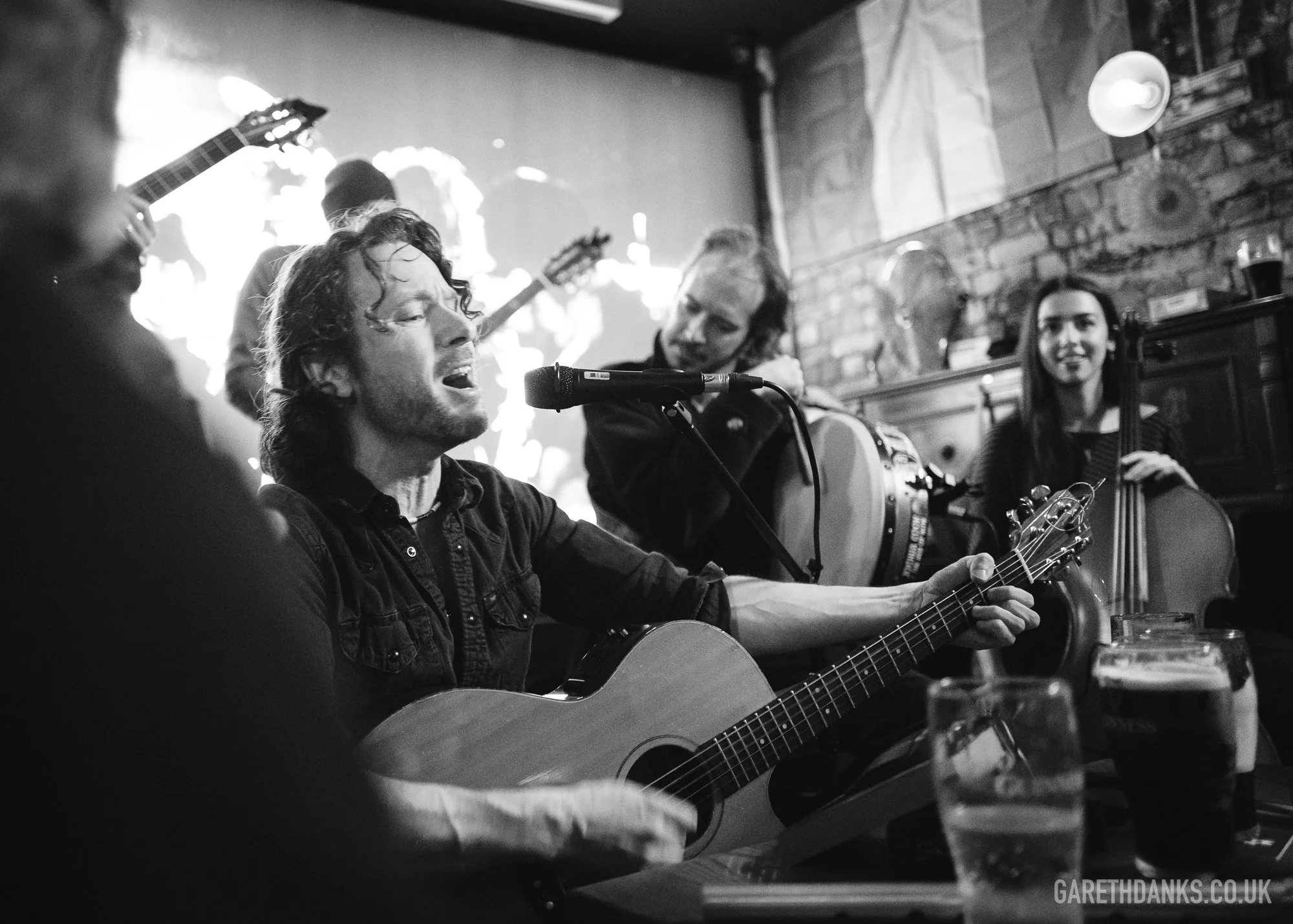 Temple Bar Cardiff Live Music Sessions, event photography cardiff L1220698.jpg
