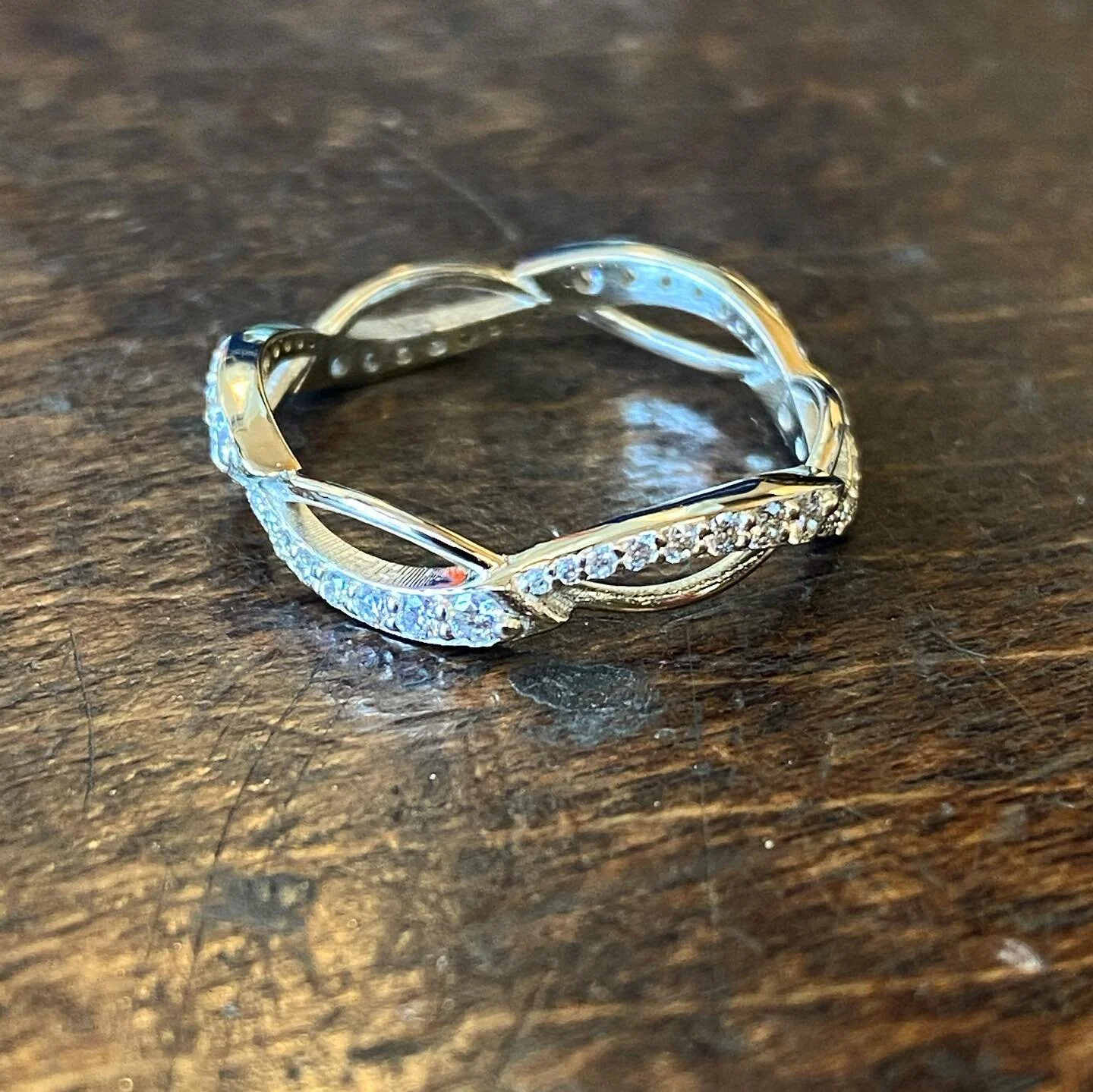 Set this cute little ring for @sofiajewelry  this week 😘 #diamonds #ring #white #good #stone #pretty #craft #beautiful