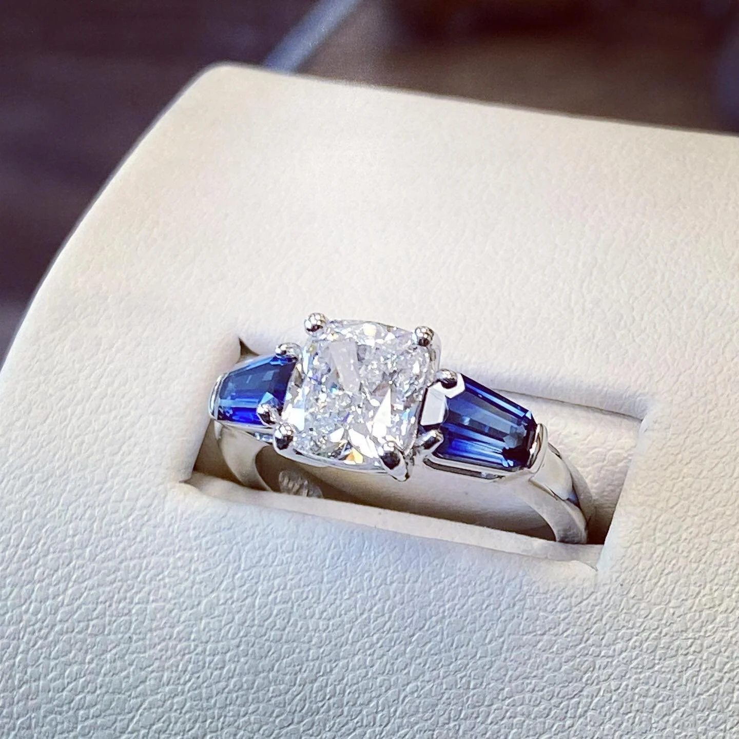 New little ring for Sofia jewelry 
Sapphire shields and cushion cut diamond #jewelry #diamond #sapphire #ring #gold #18k #beautiful #simple #pretty