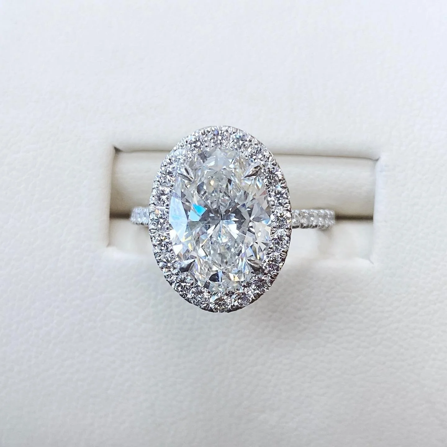 Pretty little platinum ring with a 3 carat diamond #setter #ring #diamonds #oval #white #platinum #jewelry #scalloped #handmade #elegant #bling
