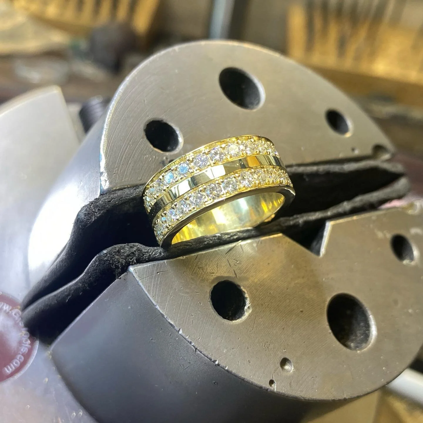 New ring for rp diamond today @rpdiamondssf #diamonds #ring #jewelry #handmade #pave #brighcut #yellow #gold #18k #custom #pretty #beautiful #wedding