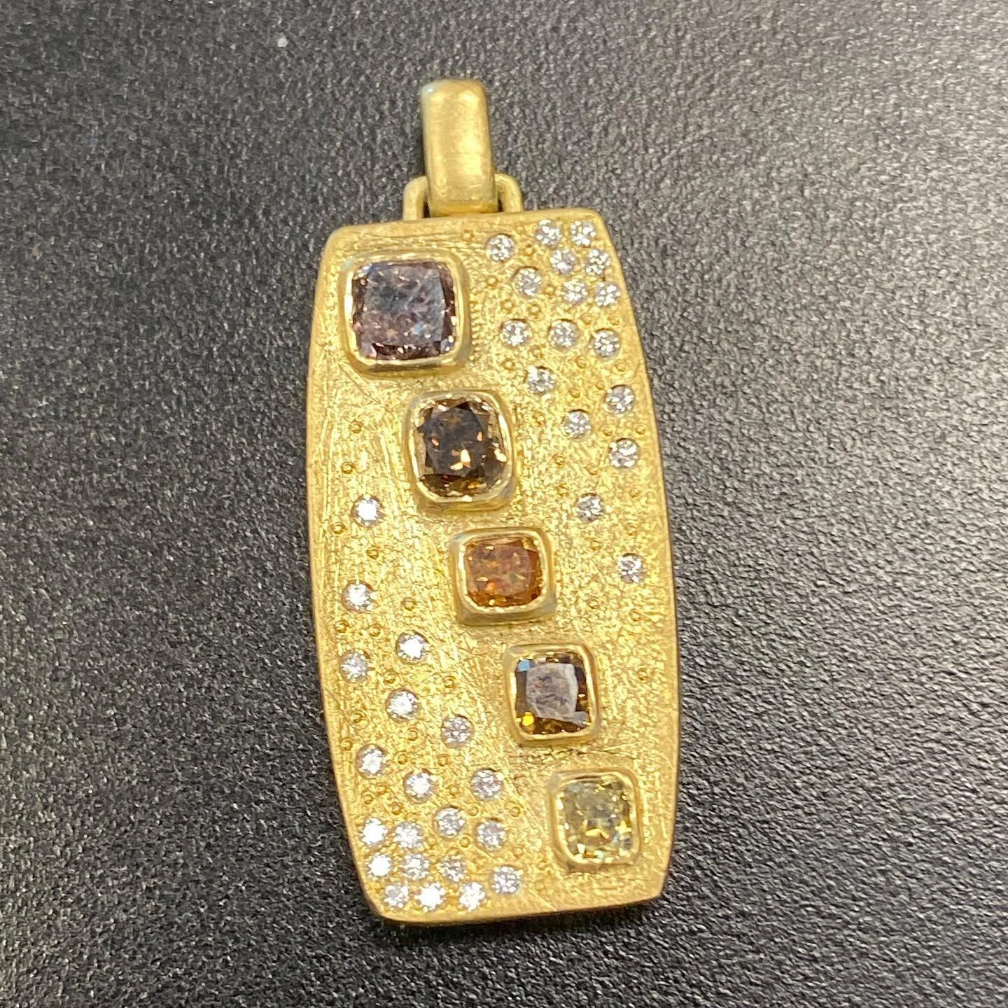I Love this pendant Lucas designed for his wife. I think I&rsquo;ll have one soon too :p #diamonds #gold #yellow #jewelry #pendant #color #cushion #round #handmade #custom #beautiful #pretty #chic #class #oneofakind
