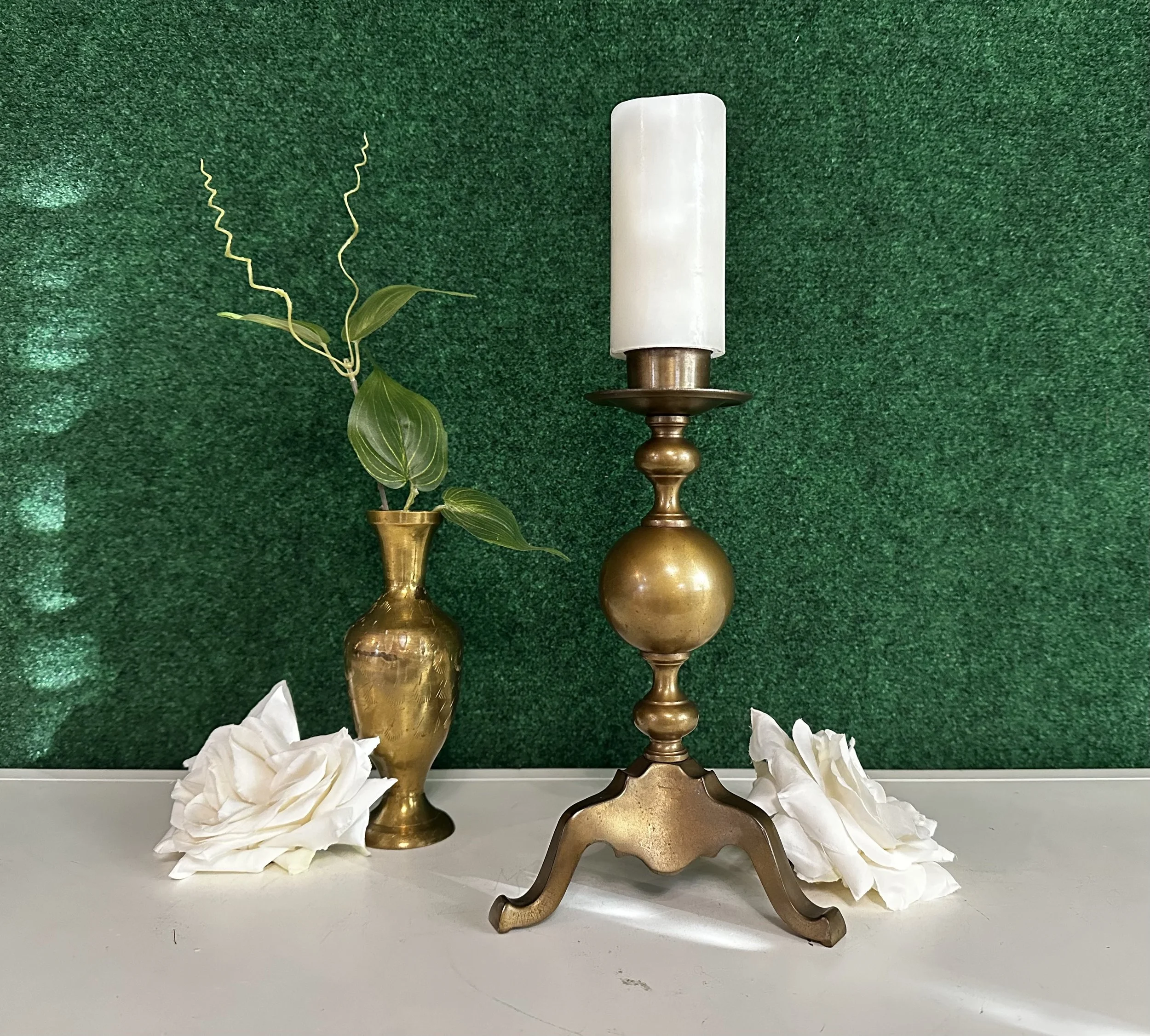 Vintage brass lamp-style pillar candle holder rental with claw feet for classic wedding table décor in Kennewick, Pasco, Richland, WA.
