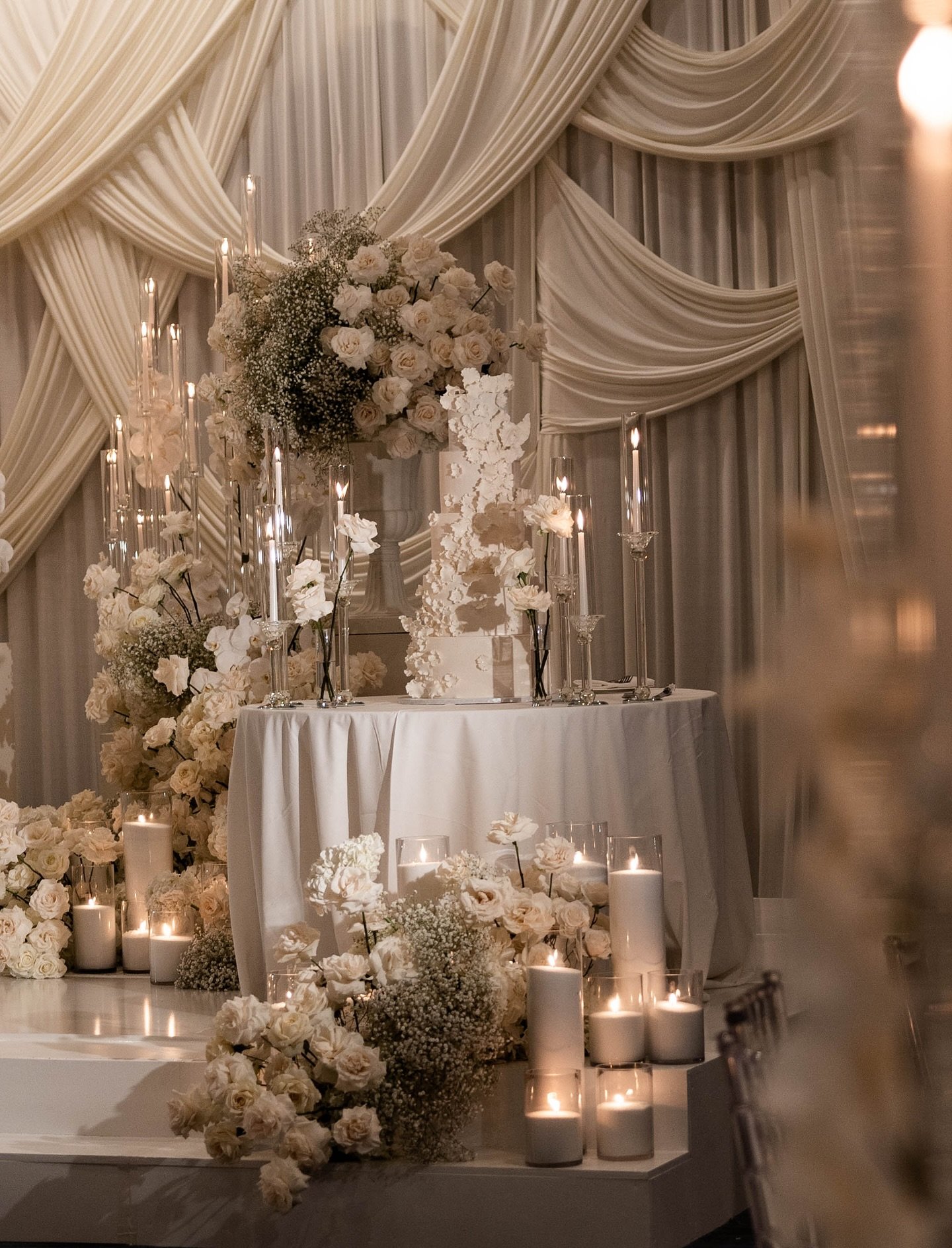A sneak peek of Ali &amp; Dina&rsquo;s beautiful reception 🤍

Planner: @solushevents 
Venue: @rennewportbeach / @nardeennabeel 
Decorator: @steelstemfloral 
Rentals/Draping: @tmmprorental 
Photo/Video: @whiteoaksstudios 
DJ: @theonlydjdanny 
Zaffa: 
