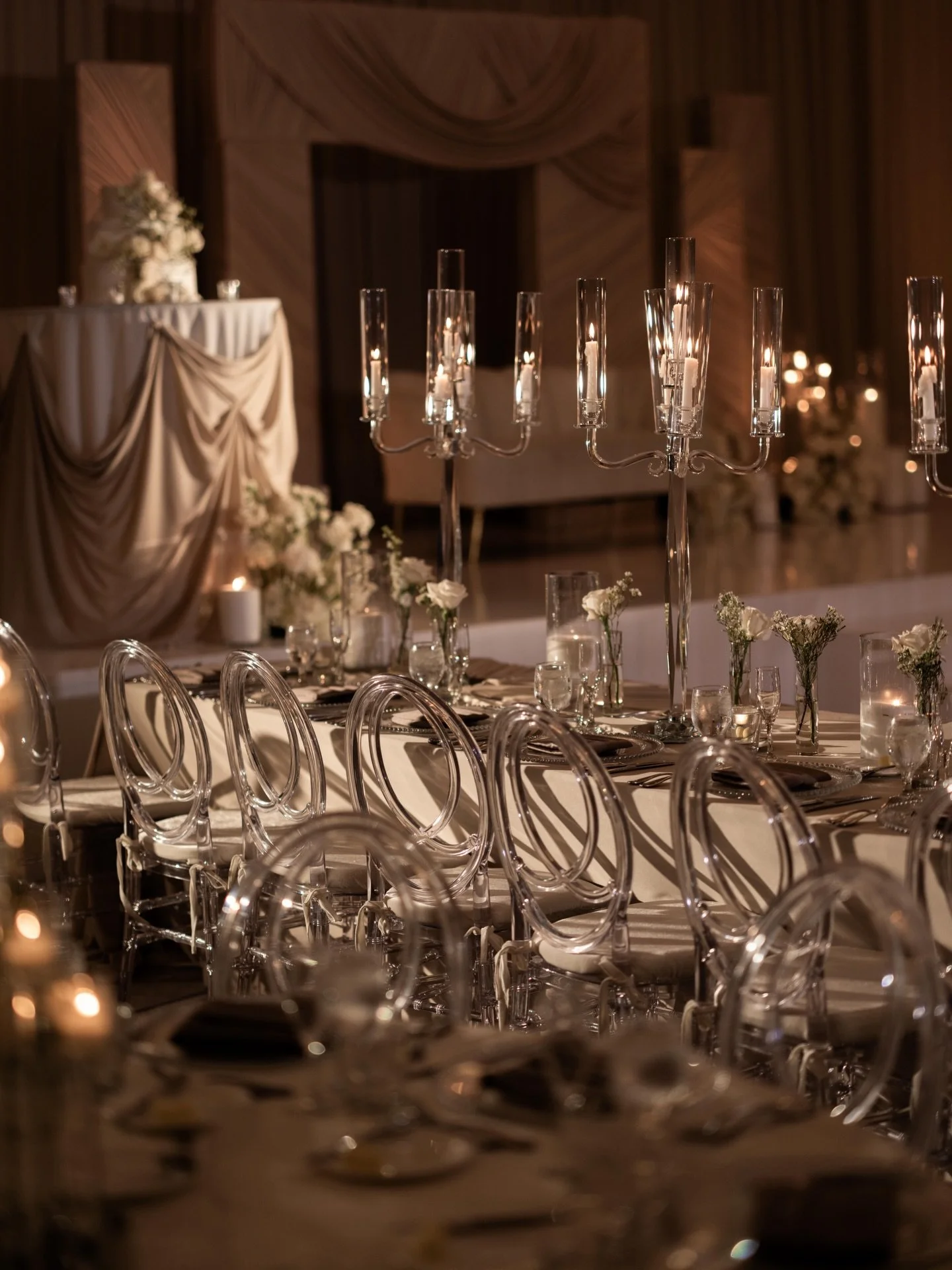 Inside Mazen &amp; Nour&rsquo;s love story 🤍

Planner: @solushevents 
Venue: @avenueoftheartsevents 
Decorator/Signage: @blancheventsco 
Photo/ Video: @whiteoaksstudios 
DJ: @theonlydjdanny 
Dress: @casablancabridal 
Makeup: @makeupnad 
Hair: @riri_