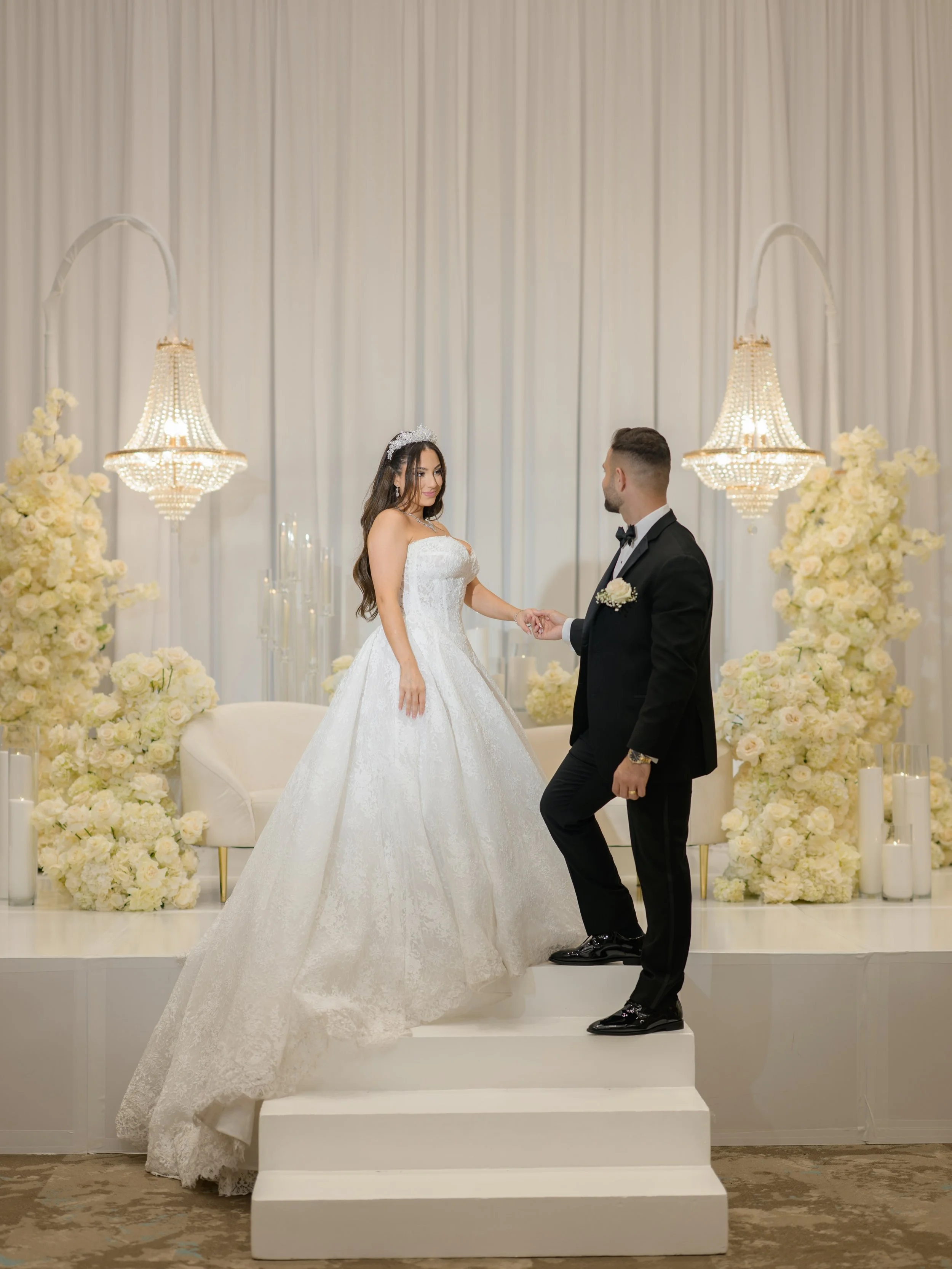 Safaa + Lara 💛

Coordinator: @solushevents 
Venue: @westincarlsbadweddings 
Decorator: @trendeventsanddecor 
Dance Floor Wrap: @luxuryeventbyandrew 
Photo/Video: @vpix.photography 
DJ: @salimkassis 
Zaffa: @fusionzaffa 
Sparklers: @star_light_sd 
Ca