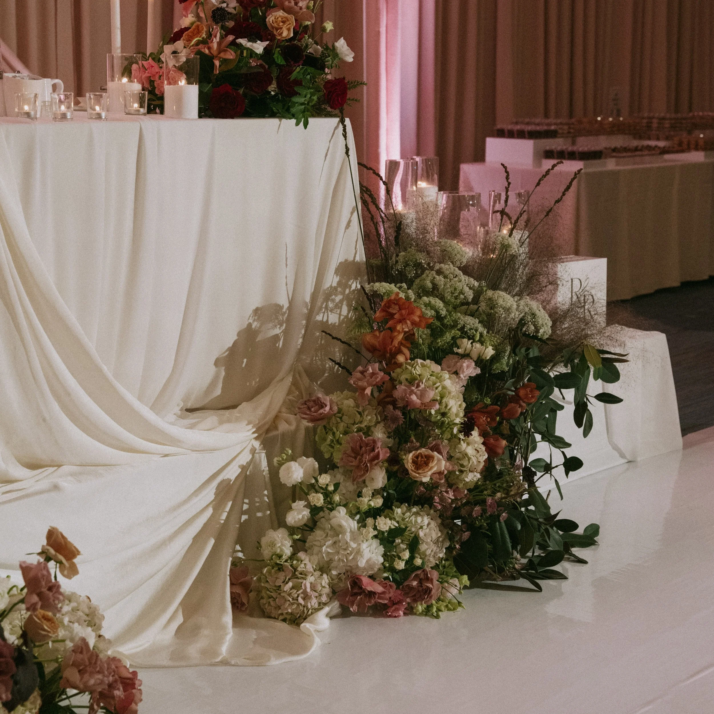 Ardently designed, effortlessly romantic ❣️

Coordinator: @solushevents
Venue: @rennewportbeach / @nardeennabeel 
Decorator: @trendeventsanddecor 
Florist: @aquaflora_design 
Photographer: @poemaweddings 
Videographer: @otra_films 
DJ: @dj_lady_e331 