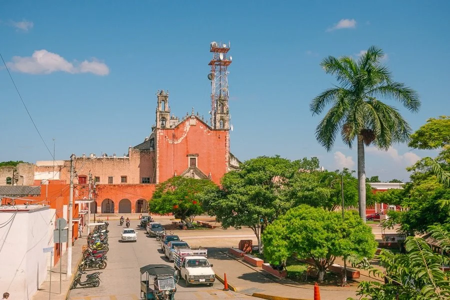 &iquest;Y si conocer un pueblo tambi&eacute;n fuera aprender a preguntar?

En Motul entend&iacute; que la cultura no siempre est&aacute; en un monumento. Tambi&eacute;n est&aacute; en su mercado, en sus recetas y en ingredientes como la pepita, que a
