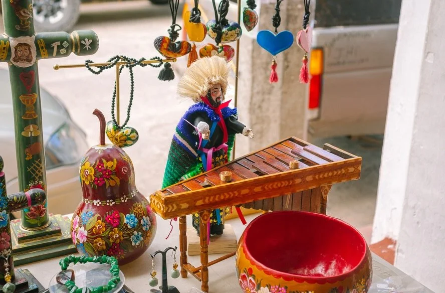 &iquest;Sab&iacute;as que desde #chiapadecorzo se parte hacia el Ca&ntilde;&oacute;n del Sumidero? 🐇

Puestos de artesan&iacute;as con textiles y trajes de la chiapaneca y el parachico, dos figuras estrechamente ligadas a la Fiesta Grande de enero.
