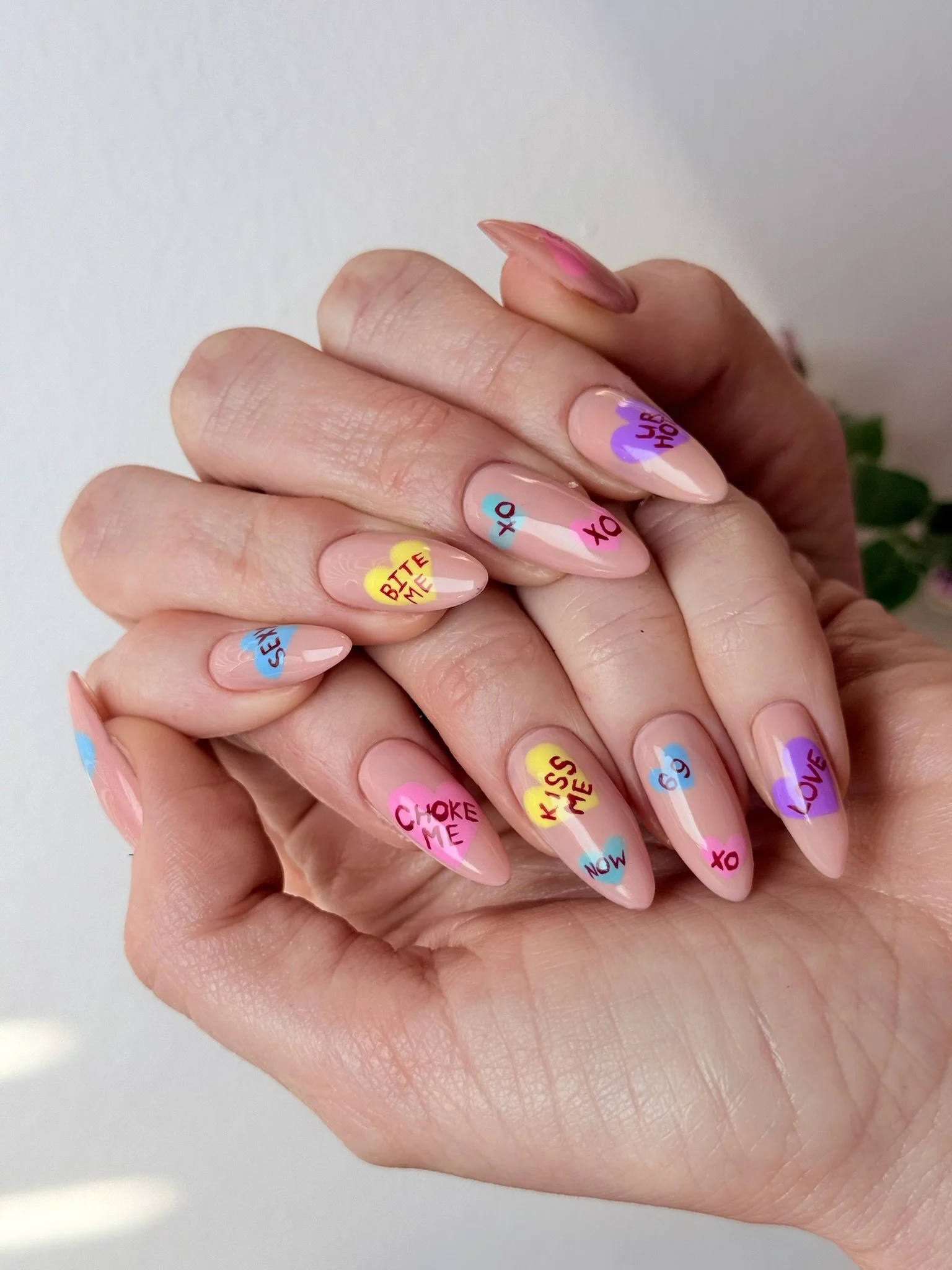 Builder Gel vs Nail Tips: Which Nail Extension Method Is Better?