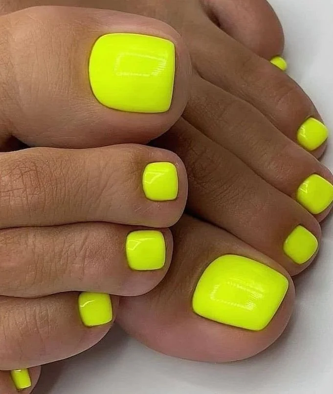 Gel pedicure on natural toes at NYC nail salon — long-lasting smart pedicure finish