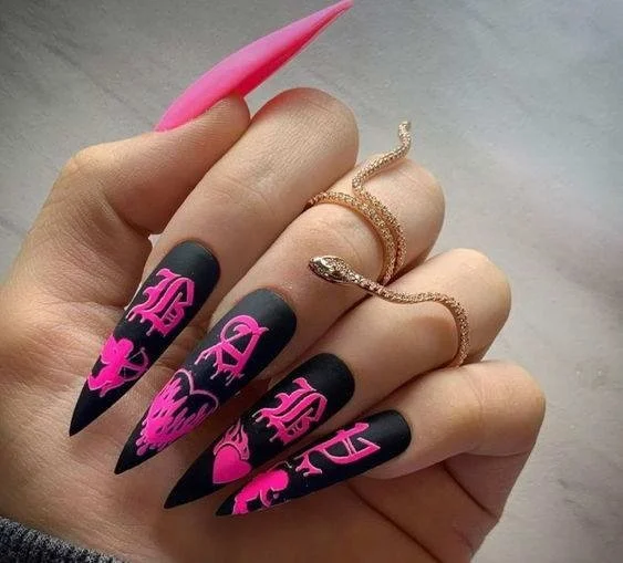 nail-rhinestones-gems-nyc-nail-artist.png