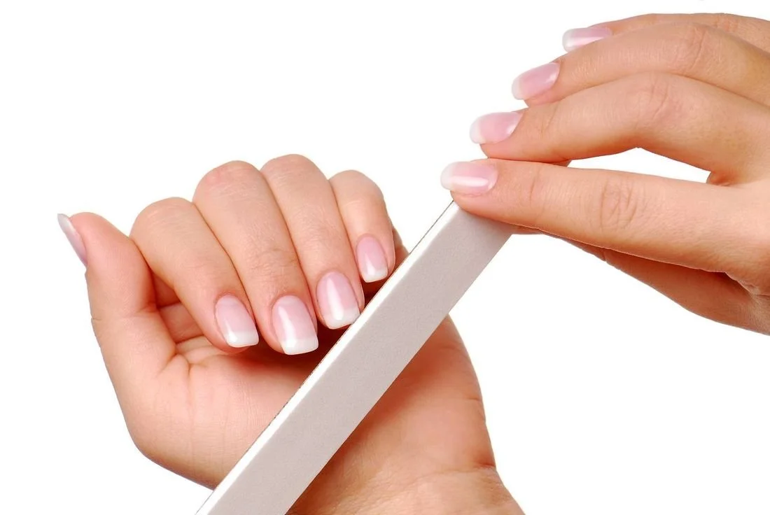 Maintaining a gel manicure at home — applying cuticle oil to extend wear time