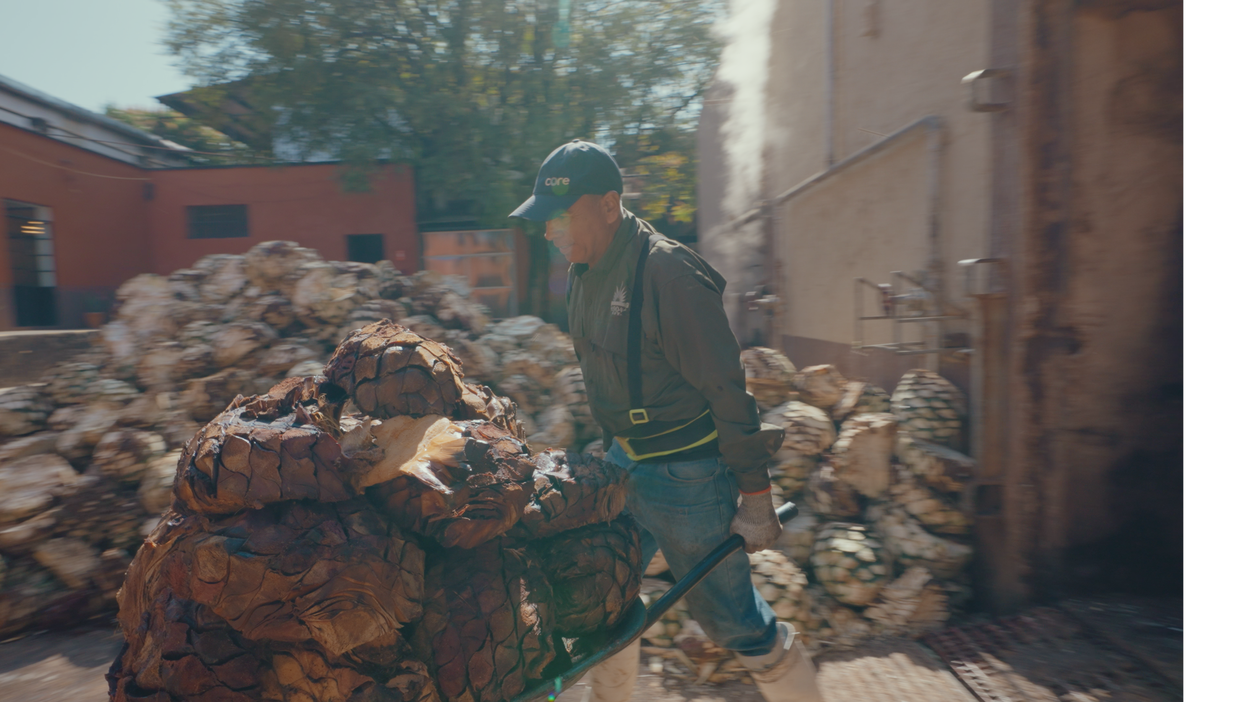 Aguasol Reels.00_03_24_04.Still015.png