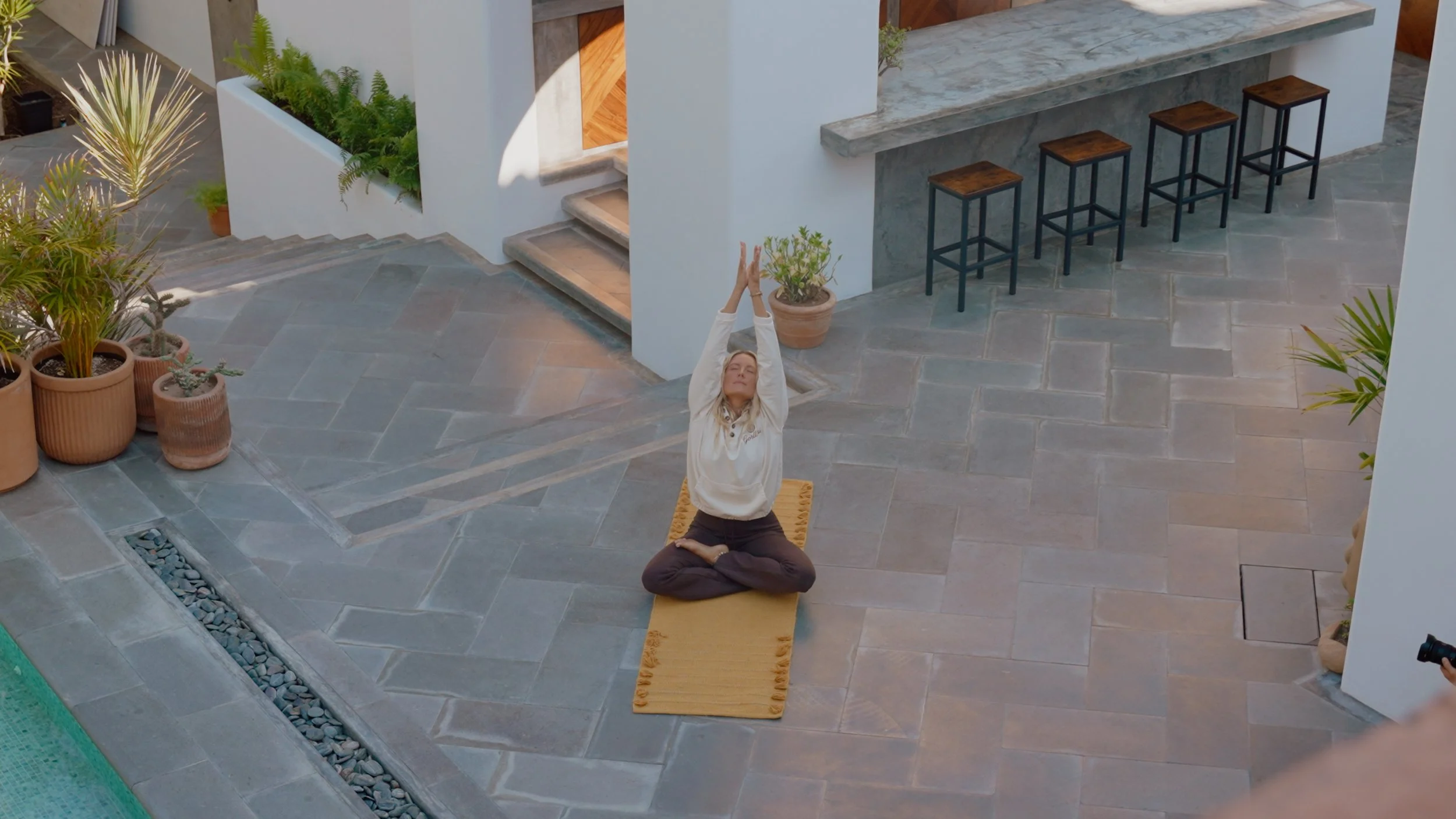Gorlloni Frame grabs.00_00_02_10.Still038.jpg