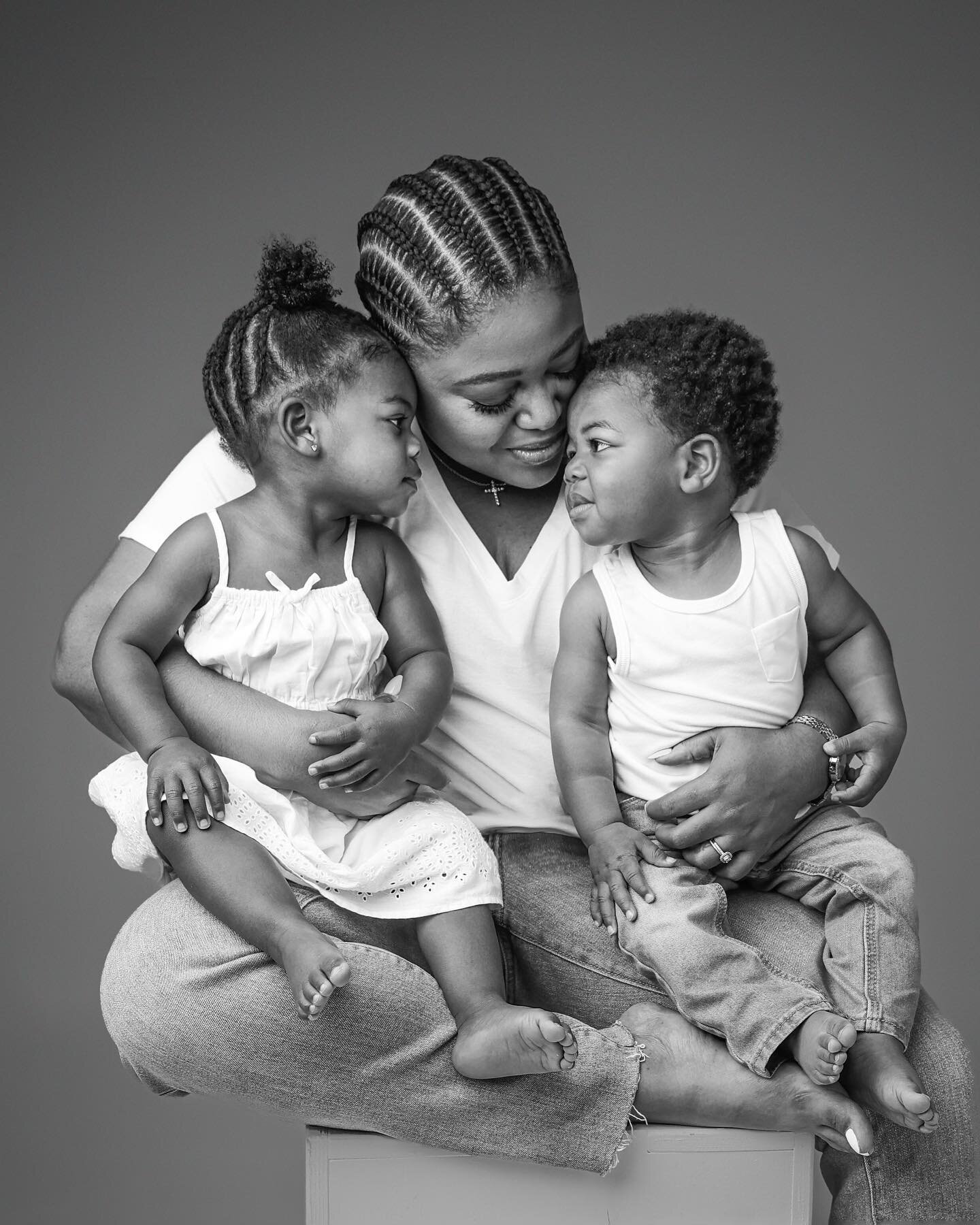 Some sweet sneak peeks of my Mommy + Me weekend! There is still ✨one date✨left for these timeless, precious sessions. Gift the Mama you love the opportunity to put her camera down and step in front of it ❤️

Link in bio or DM me! 

#mommyandme #mommy