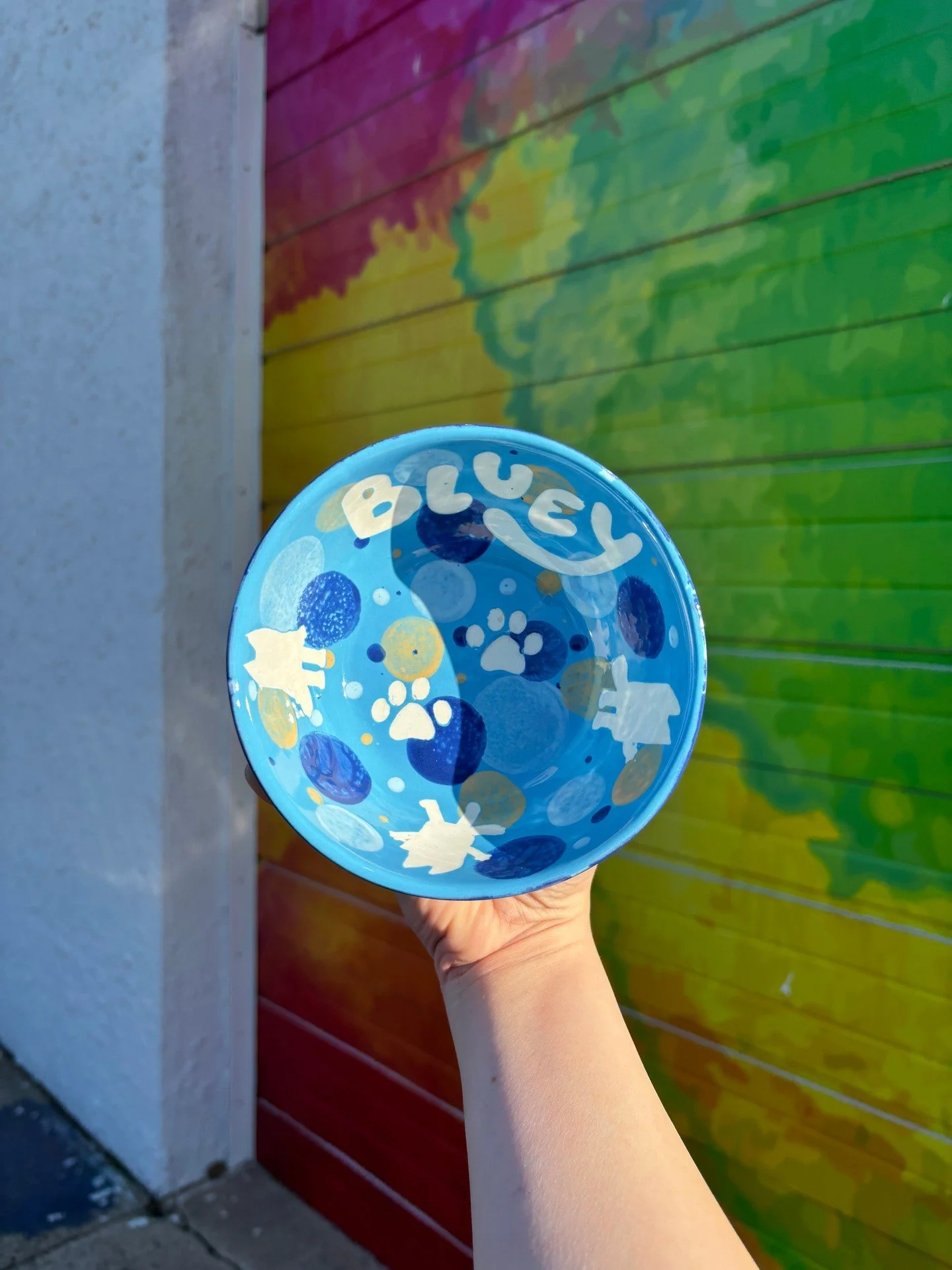 Saturday morning- Paint with Bluey! We have just a few spots left. Meet Bluey and paint your own cereal bowl or snack plate, plus enjoy some other fun Bluey-inspired crafts. Head to the link in our bio to get your ticket 🎨💙