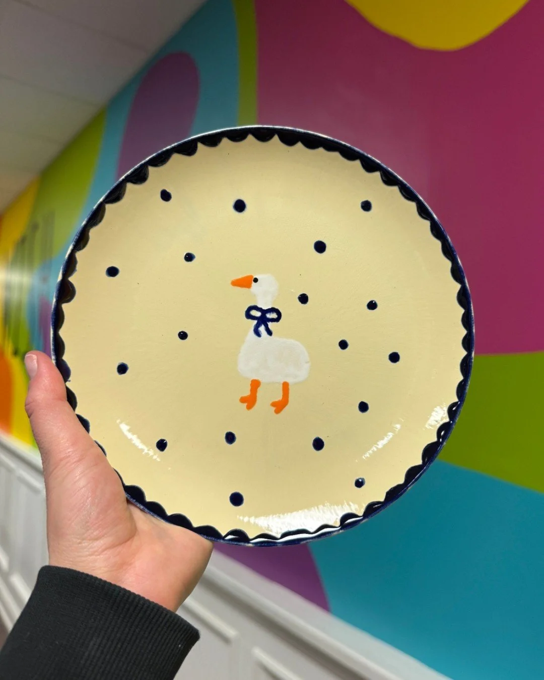 We're obsessed with this vintage-inspired piece one of our talented customers painted 🪿🎨