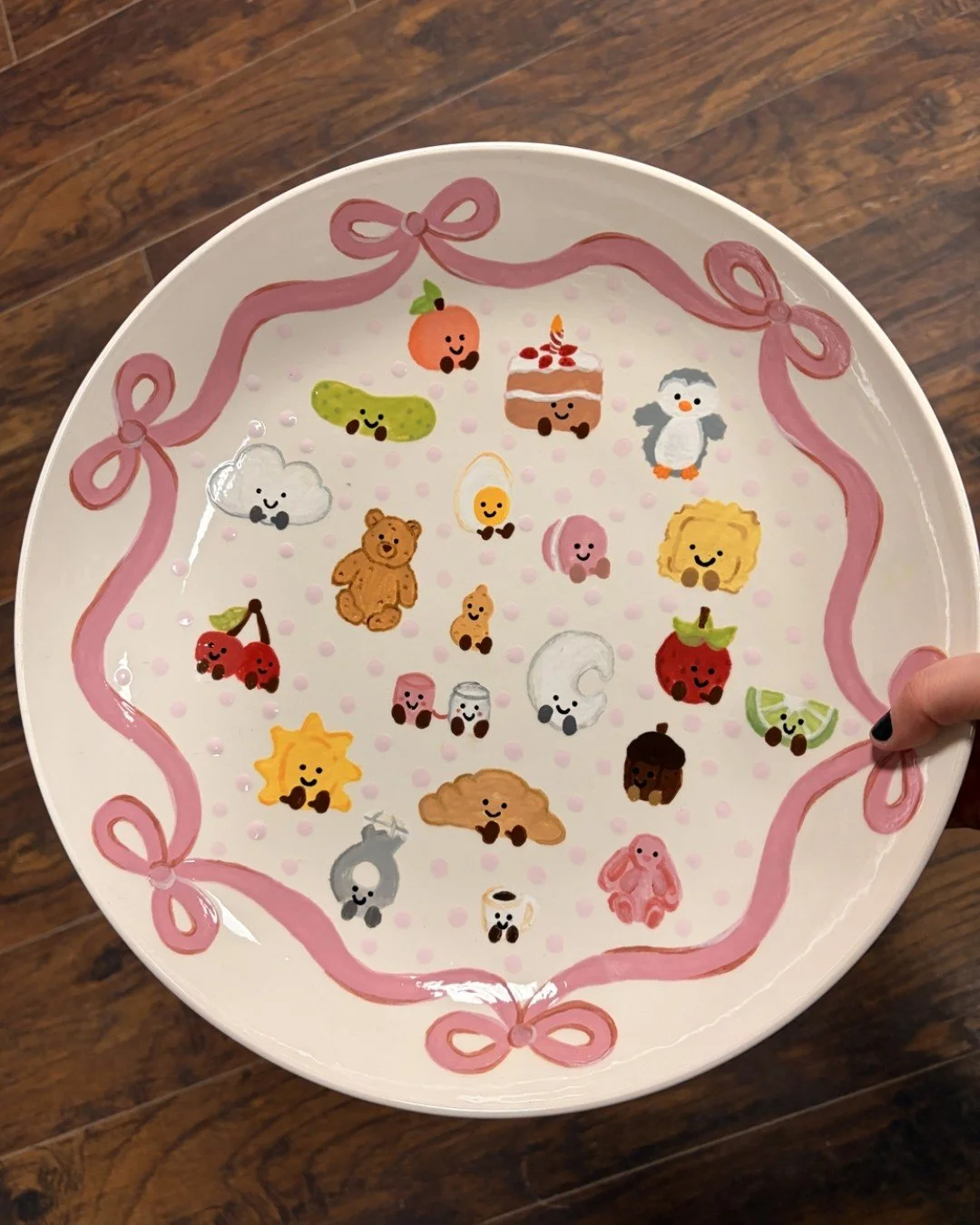 The cutest Jellycat serving bowl painted by our team member Allison. We think we might need a Jellycat themed paint night soon 😍🎨