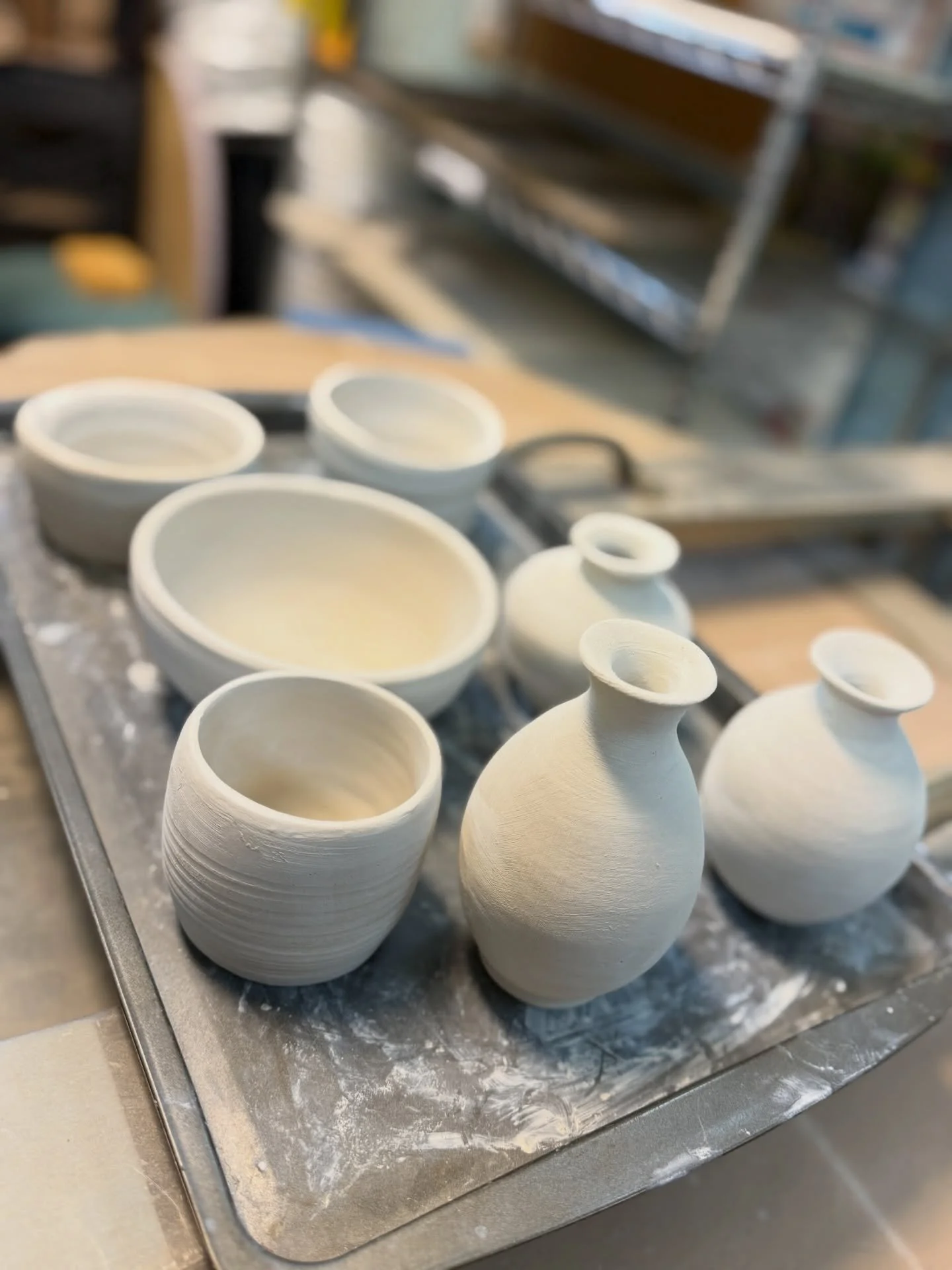Our six week beginner wheel class has new sessions starting later this month! Thursday evenings start May 21 and Sunday afternoons start May 31- hit the link in our bio to sign up 🎨