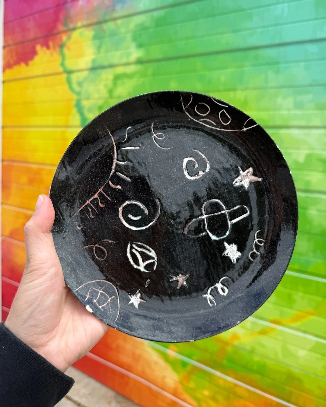 A few sgraffito space plates created in art club 🪐👽 We love seeing students showcase their creativity! Just a few weeks of art club left before we begin our summer camp sessions in July. If you have a creative kid at home, be sure to check out our 