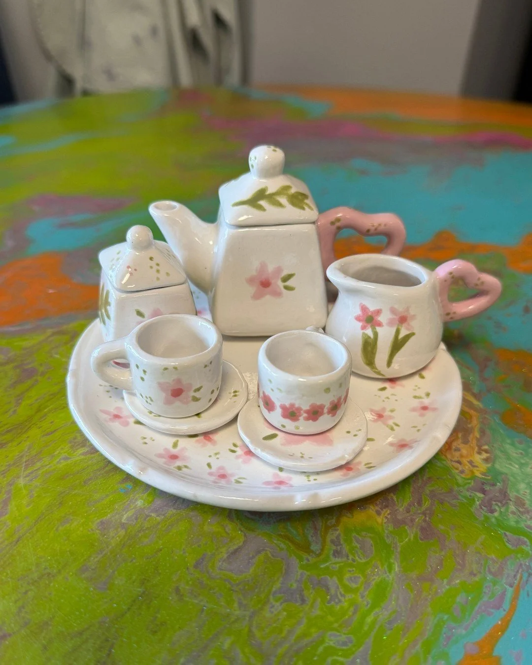 The cutest little tea set painted by a customer, swipe to see all the details 🫖🌸