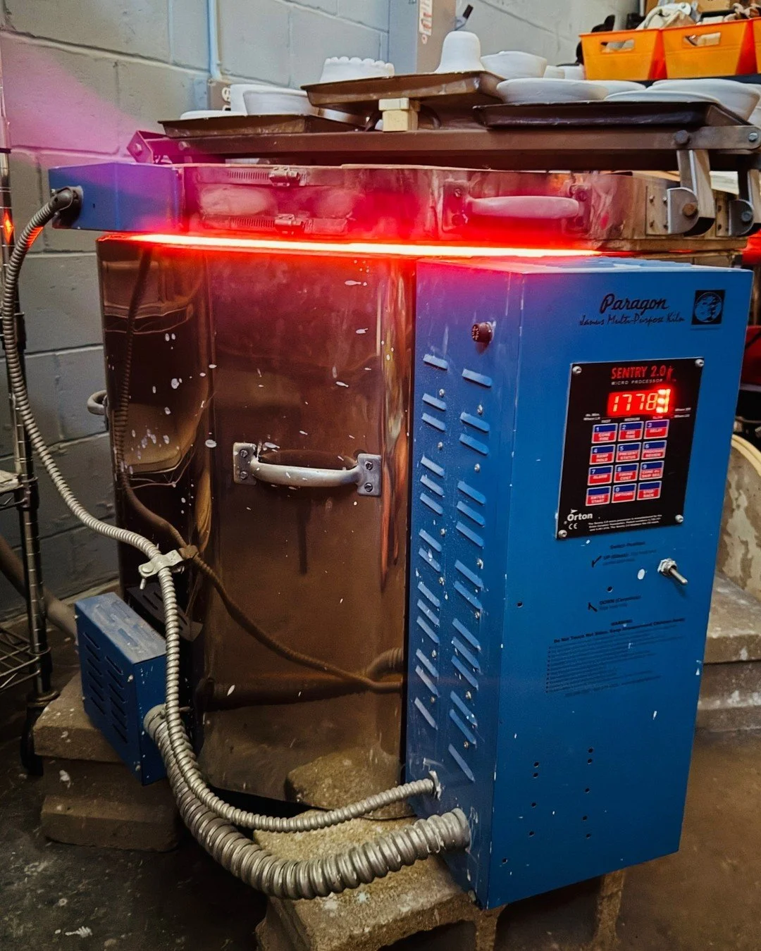 The glow of 1,778 degrees- almost up to our firing temperature of 1,828 🔥