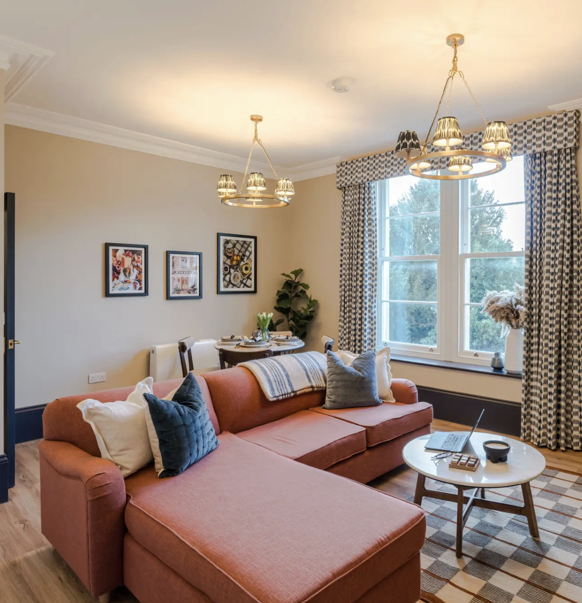 Living room 4