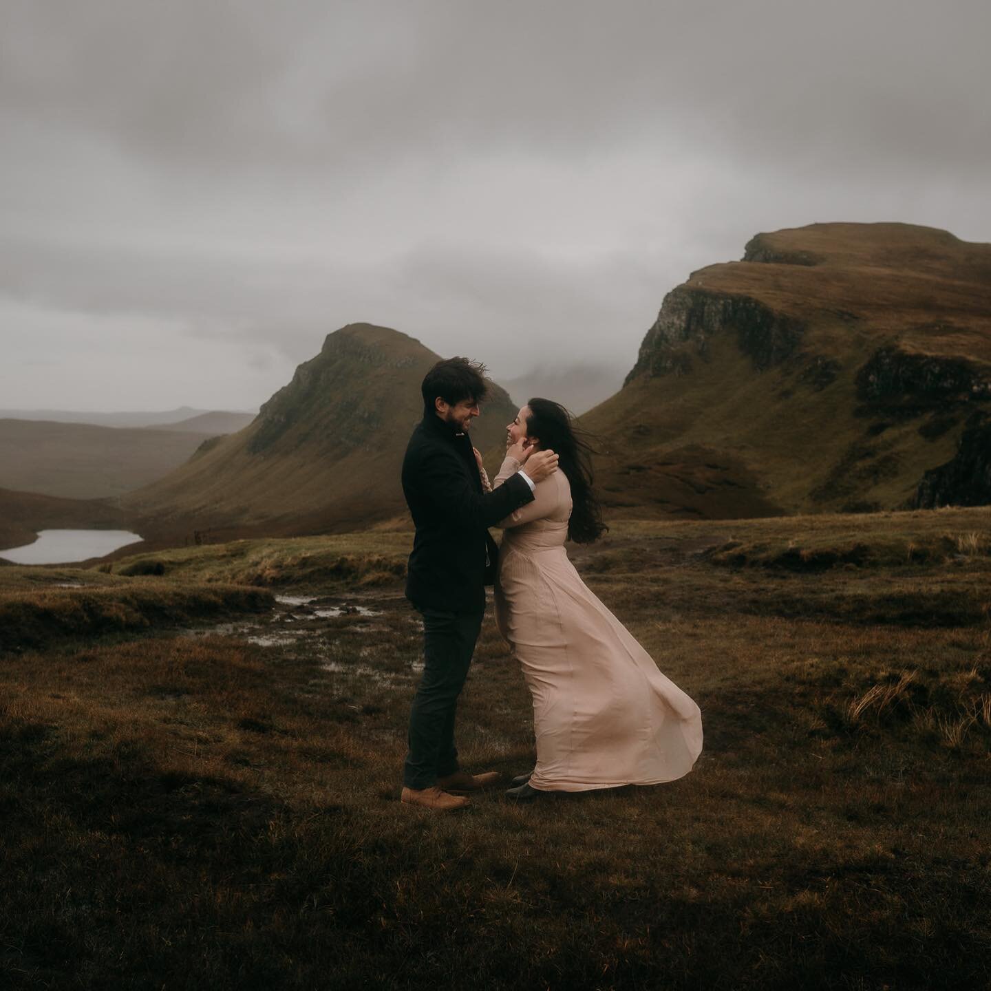 Wild, autumnal adventures on Skye ✨🍂 

It was a joy to capture Tiffany &amp; Evan, who fully embraced the wild weather, laughing &amp; dancing 🤍 

#scotlandelopementphotographer #scottishelopement #elopmentphotographer #elopementlove #wildelopement