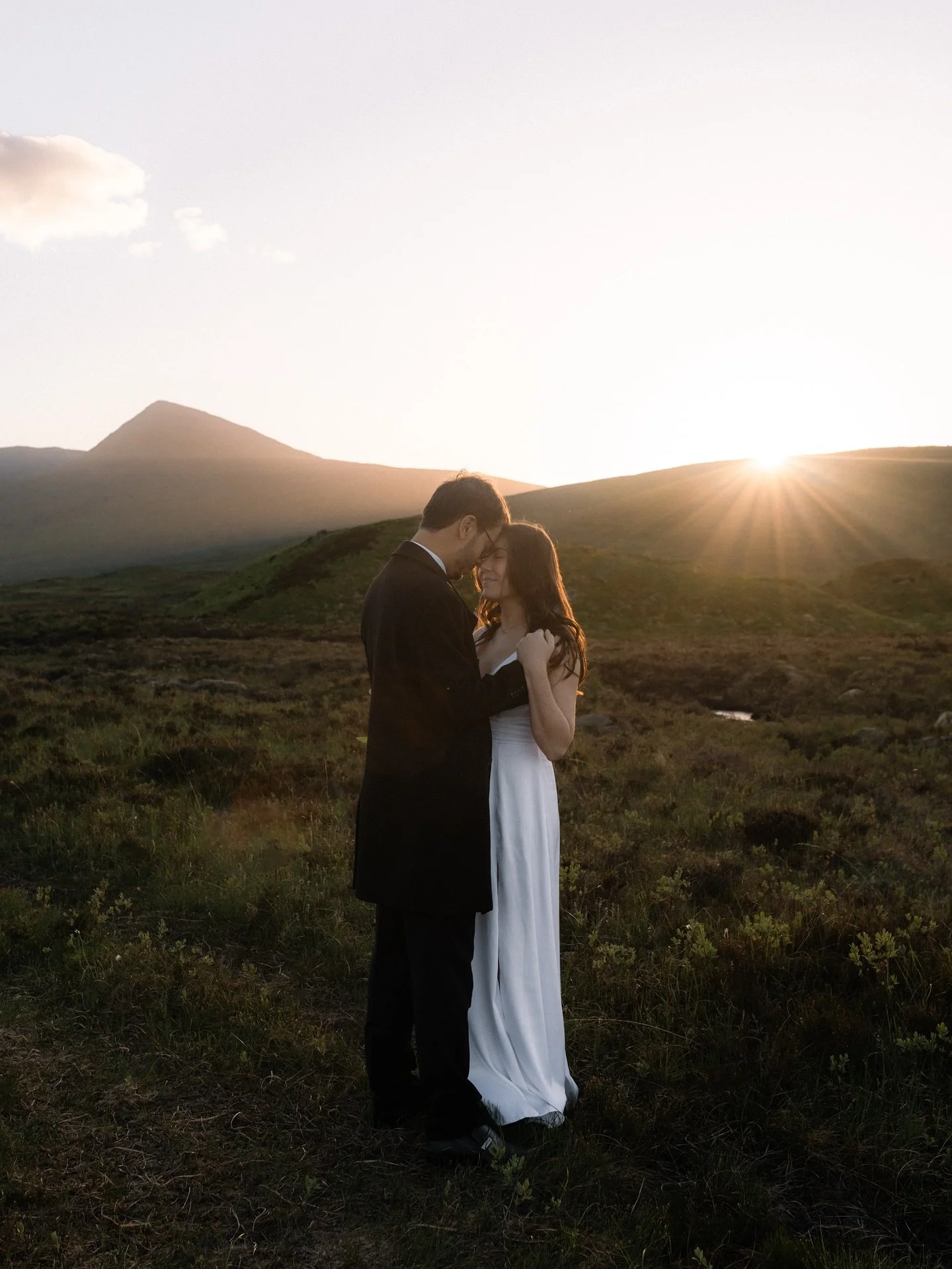 &ldquo;We included Scotland in our trip because of your photos and this decision could not have been more right&rdquo; 🥹 D&amp;A came all the way from Brazil for their sunset adventure in Glencoe and it was so special🤍 

I still have availability f