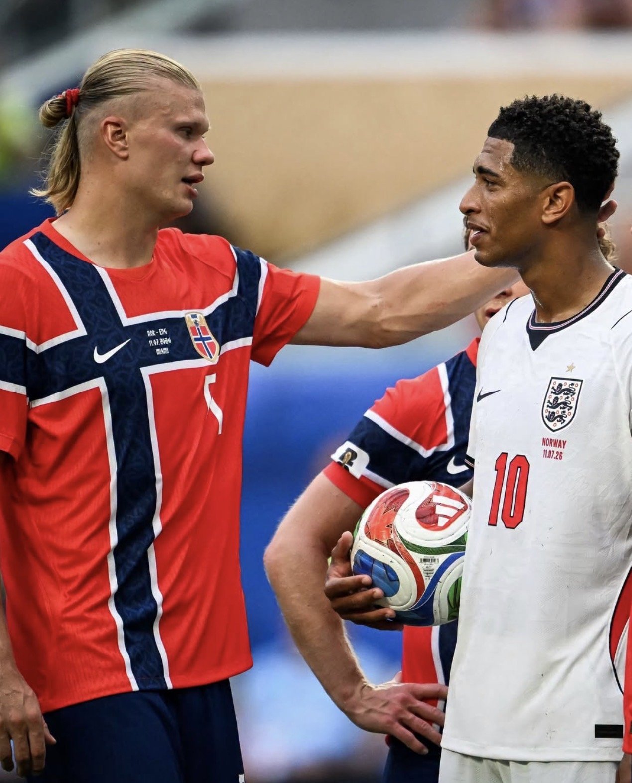 Derrière les rivalités, des histoires d’amitié: ces duos qui rappellent que le football rassemble.