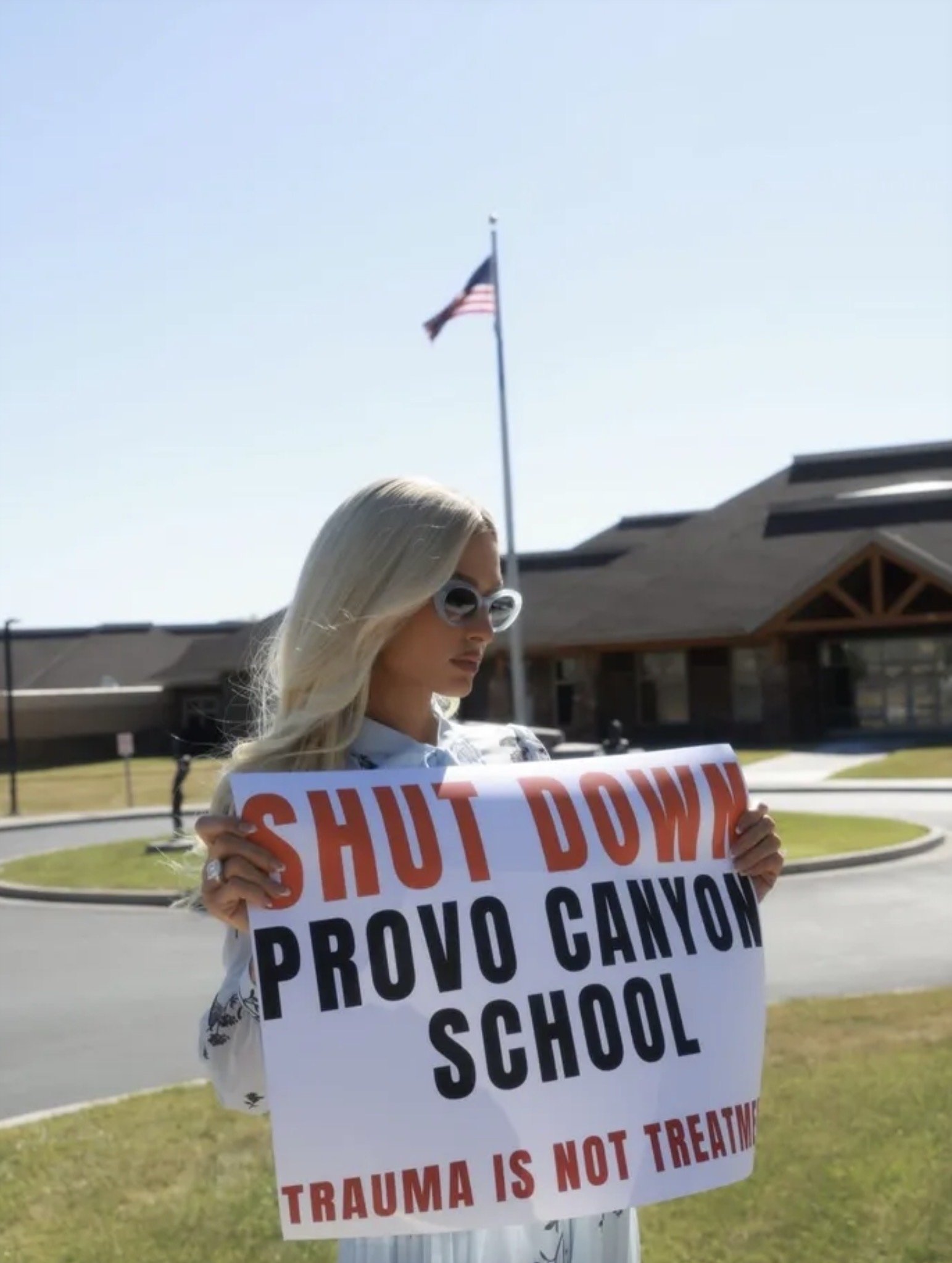 paris hilton, de victime à militante. 