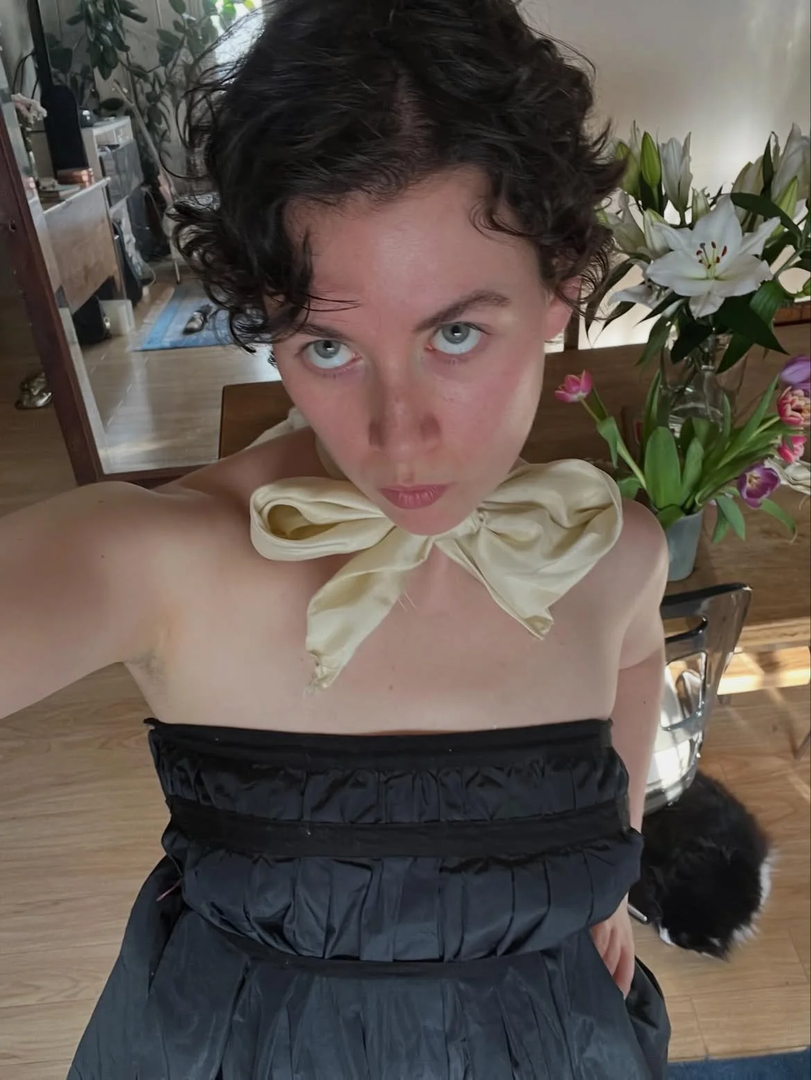 QUI EST LOLA DUBAS, LA FEMME QUI HABILLE YOA ET LA NOUVELLE SCÈNE POP ?