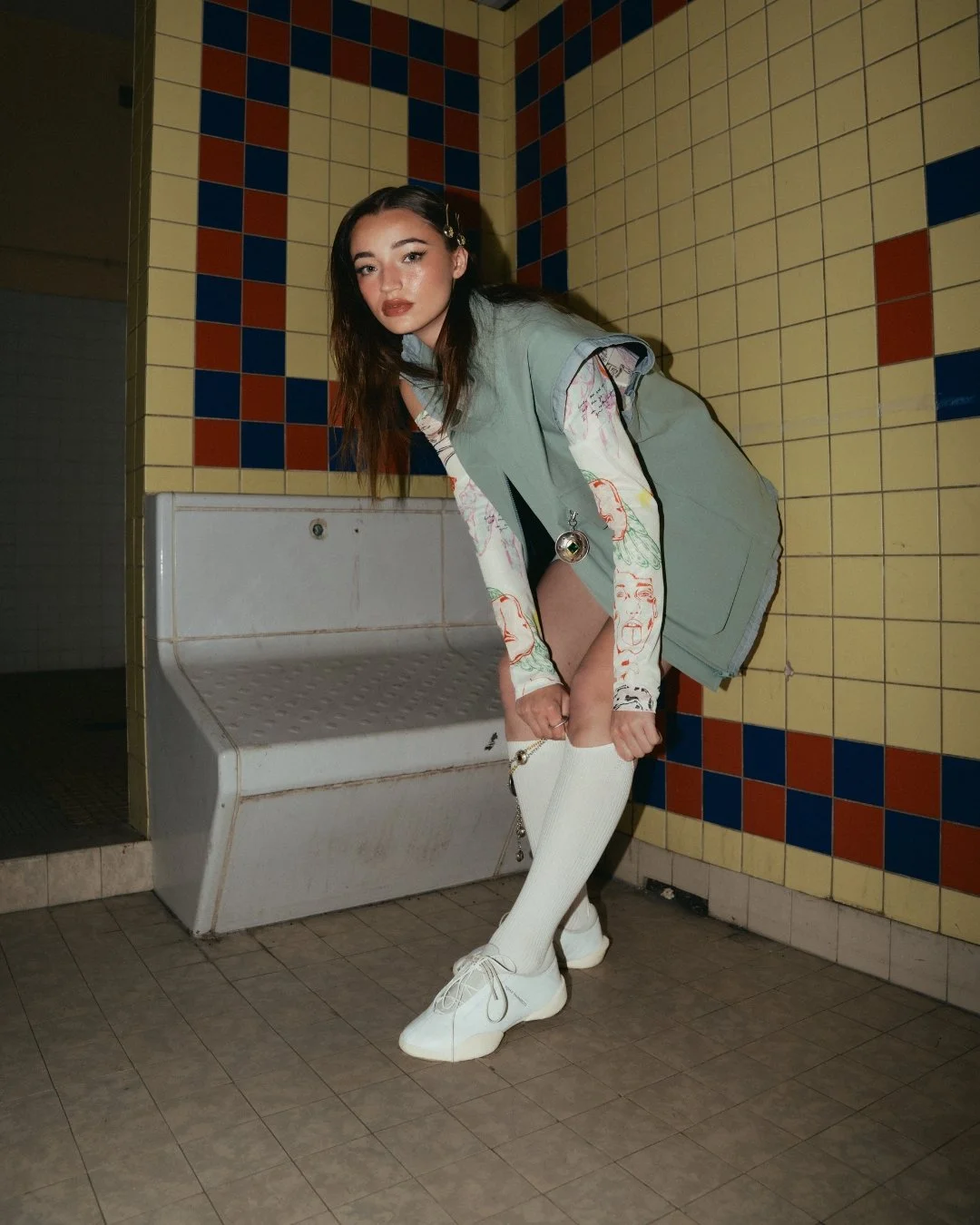 chaussettes: Uniqlo
combi short ( jumpsuit): showroom lappart @lappartpr - Patrick Church
jacket verte : Radical PR - _J.L - A.L_
shoes: Radical PR - Y3
collier/barrettes: Albatroz @albatroz.paris