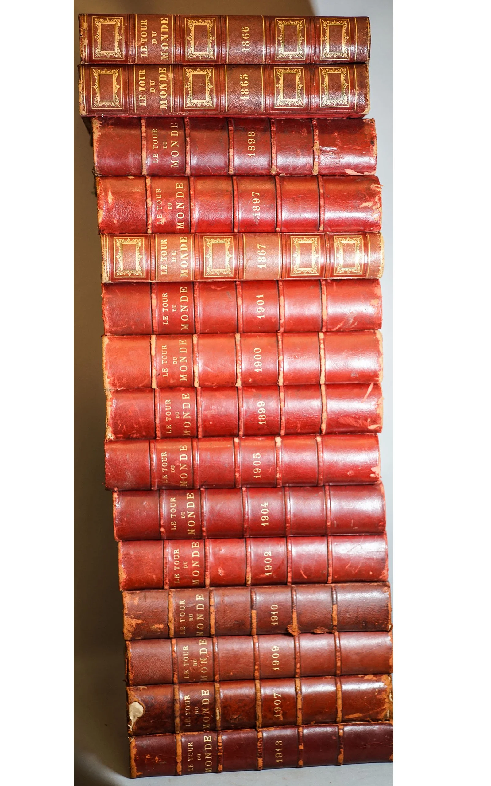 LE TOUR DU MONDE 15 volumes (1).JPG