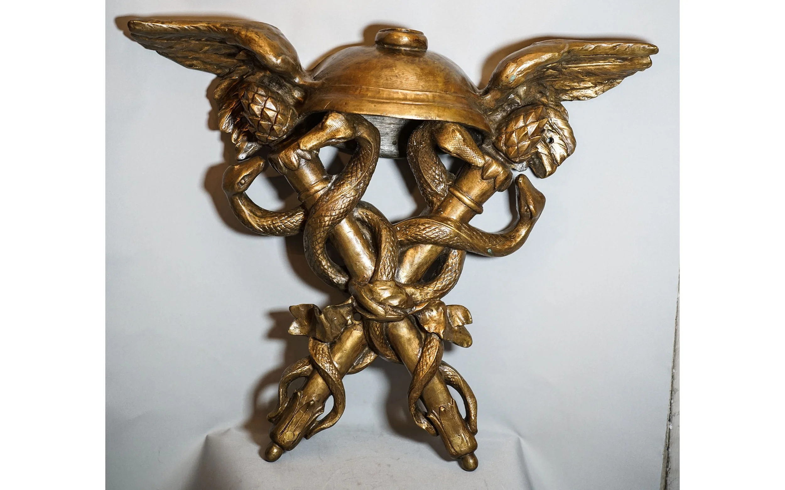 HERMES attributs, trophée sellette bronze aux caducées et casque (1).JPG