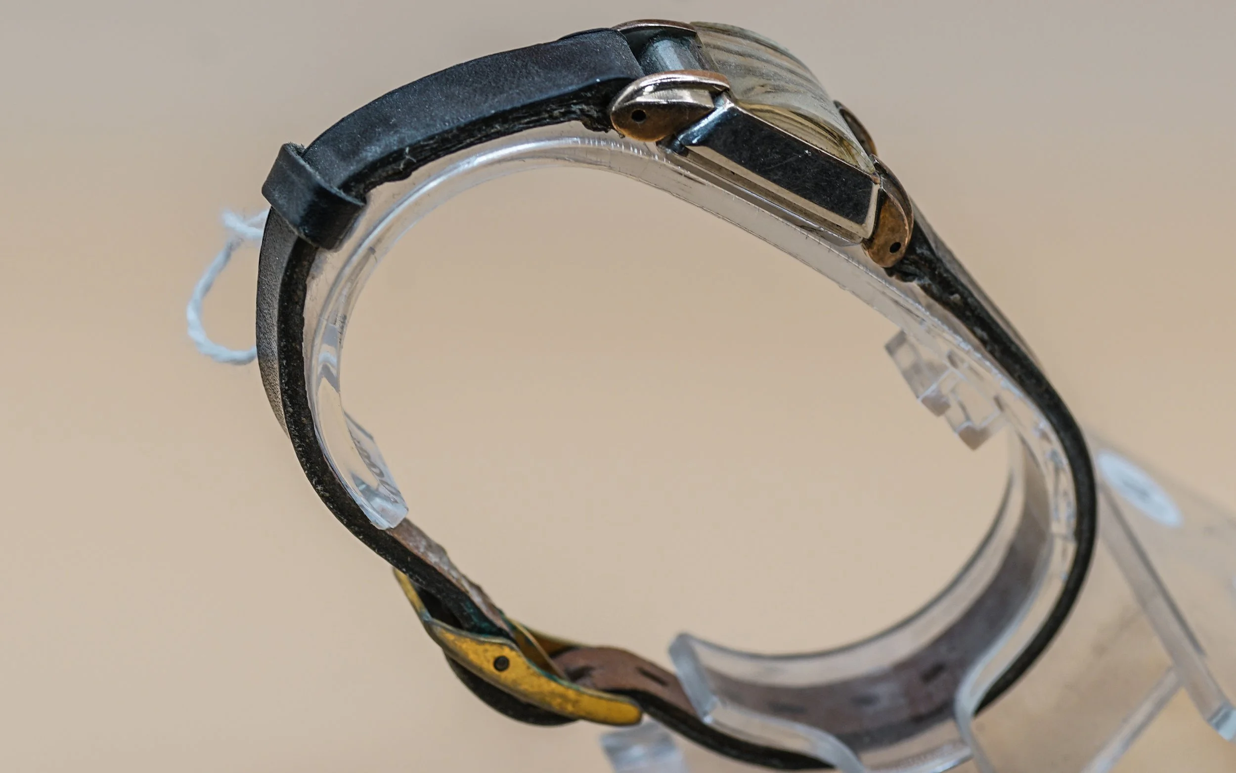 MOVADO carrée femme (3).JPG