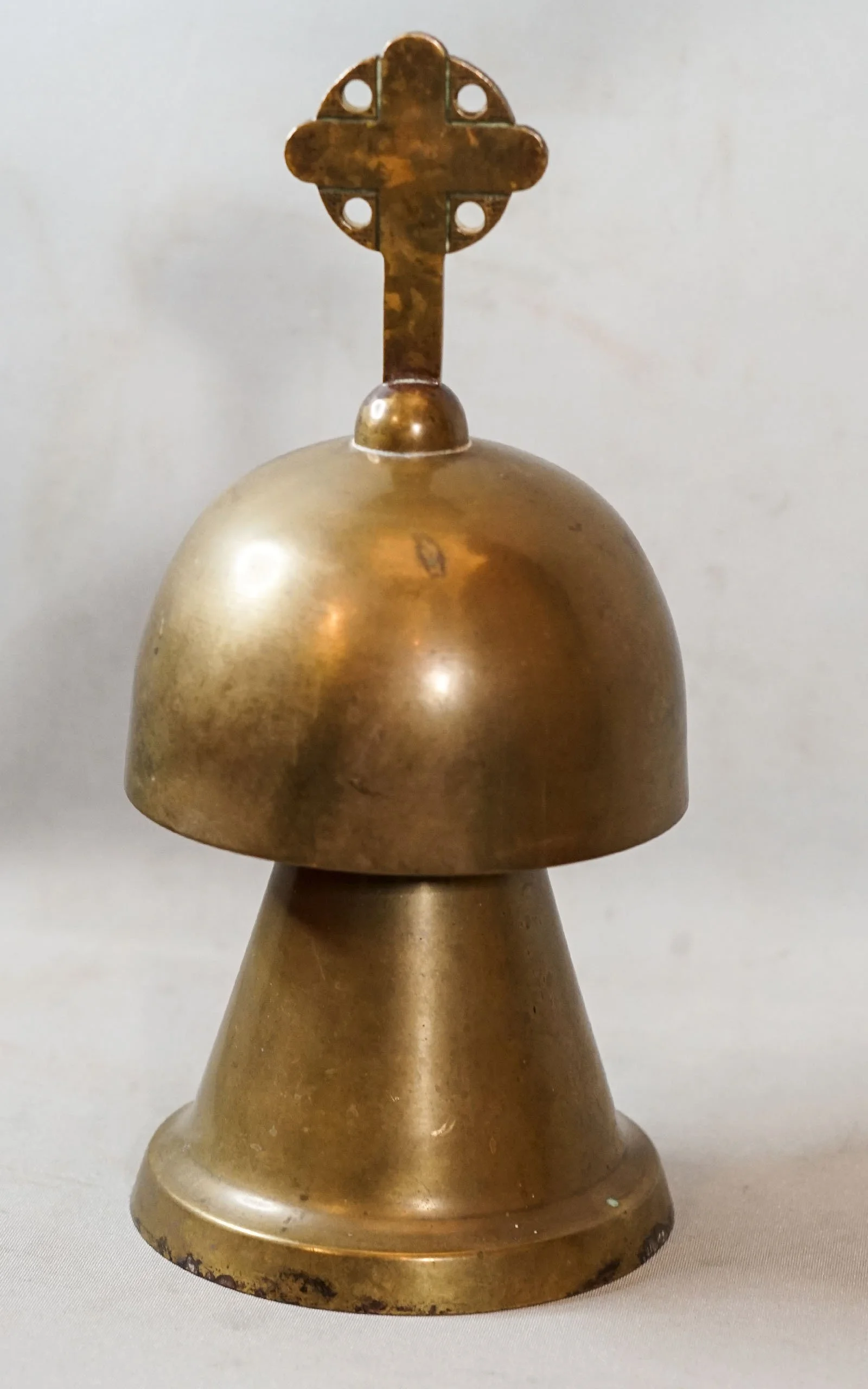 CLOCHE DE MESSE LAITON ET BRONZE G. DELASSALLE (1).JPG