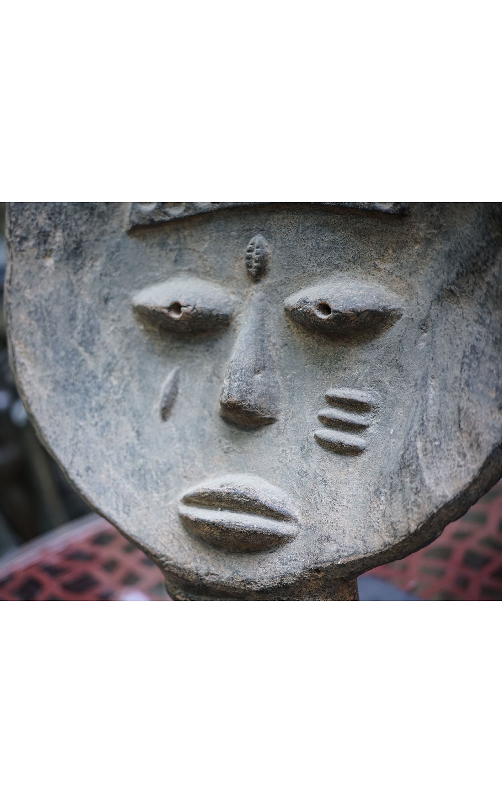 TÊTE AKAN, terre cuite sur socle, peuple Kwahu, Ghana (2).JPG