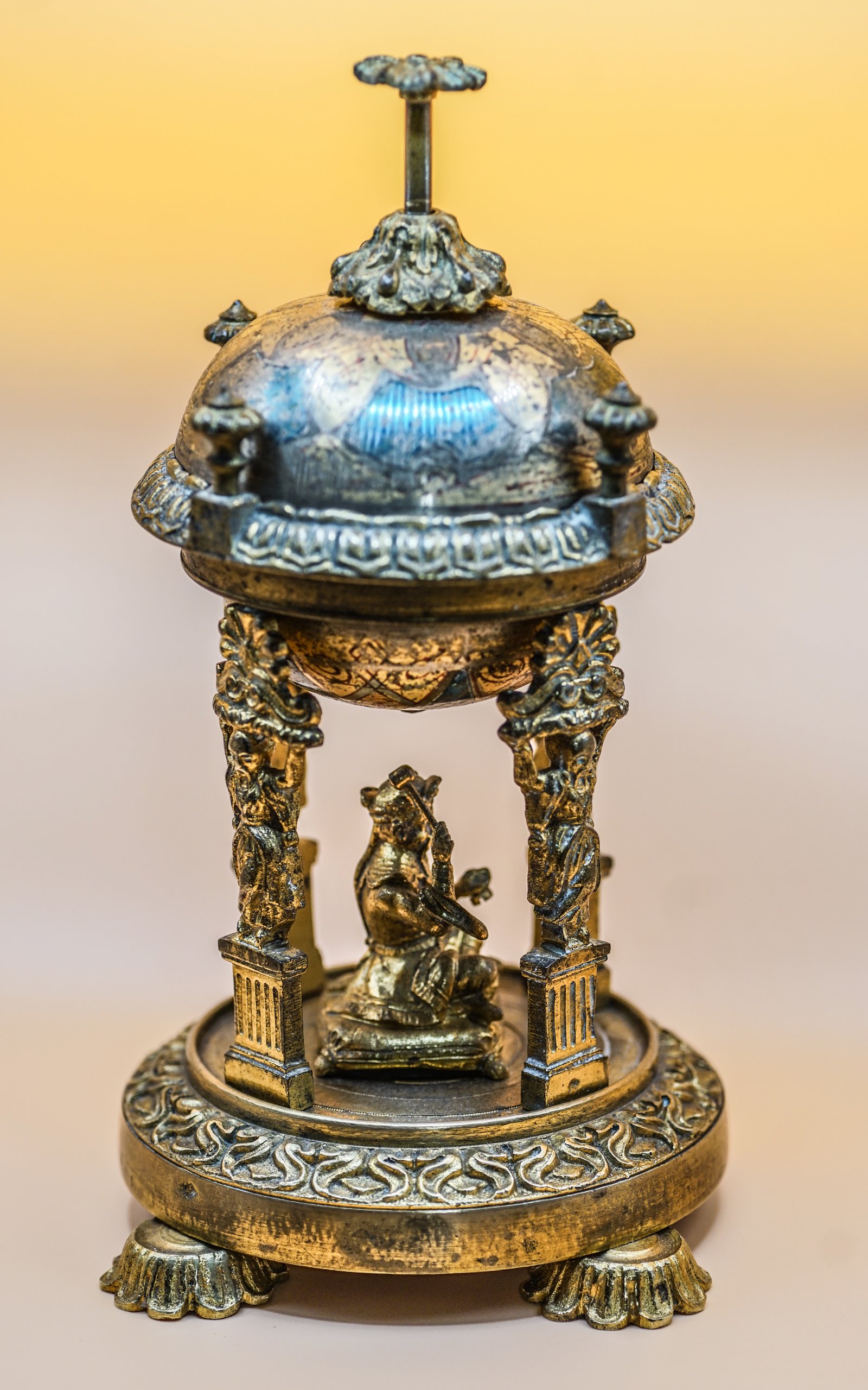 Rare cloche carillon de table asiatique en bronze (7).JPG