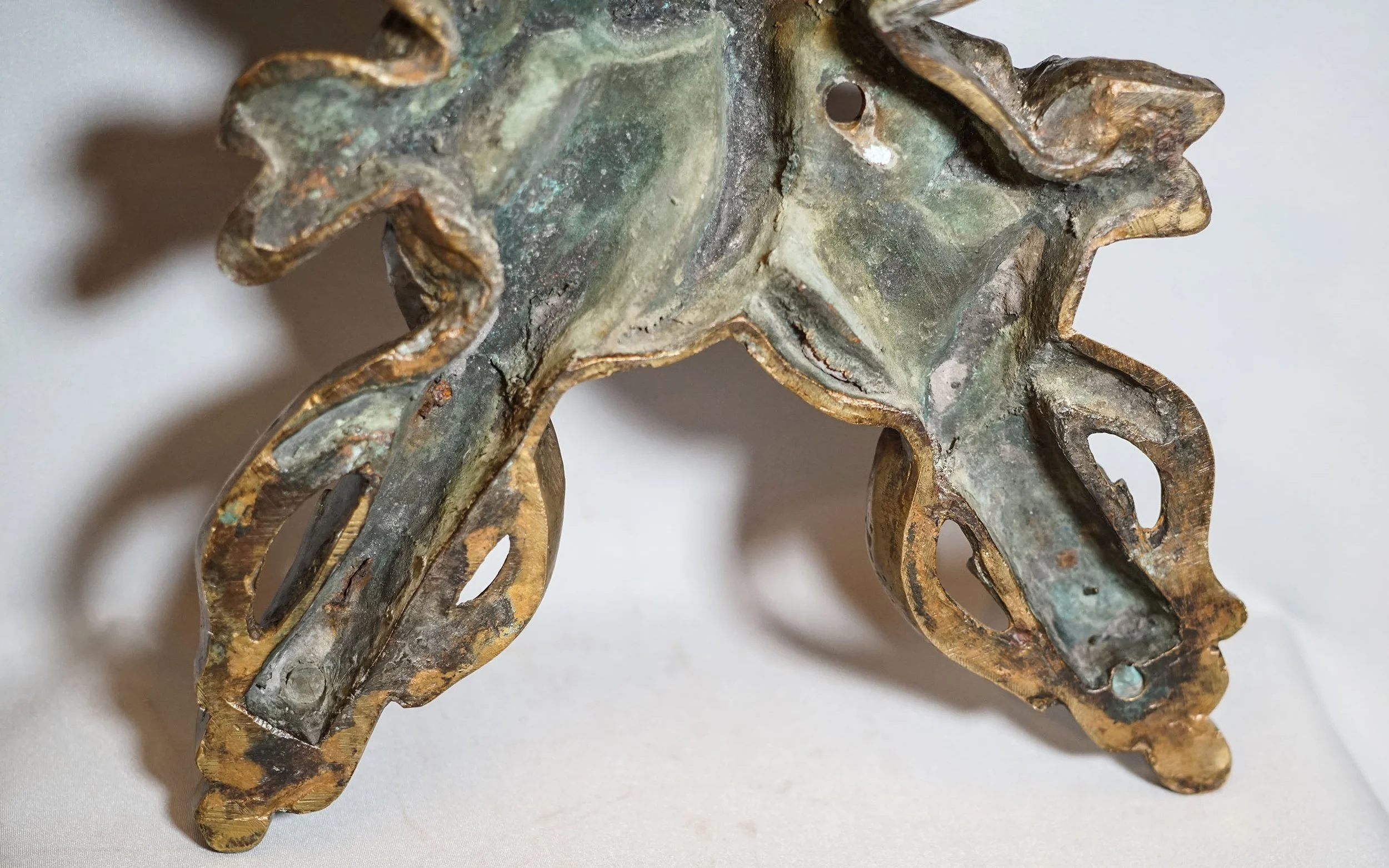 HERMES attributs, trophée sellette bronze aux caducées et casque (8).JPG