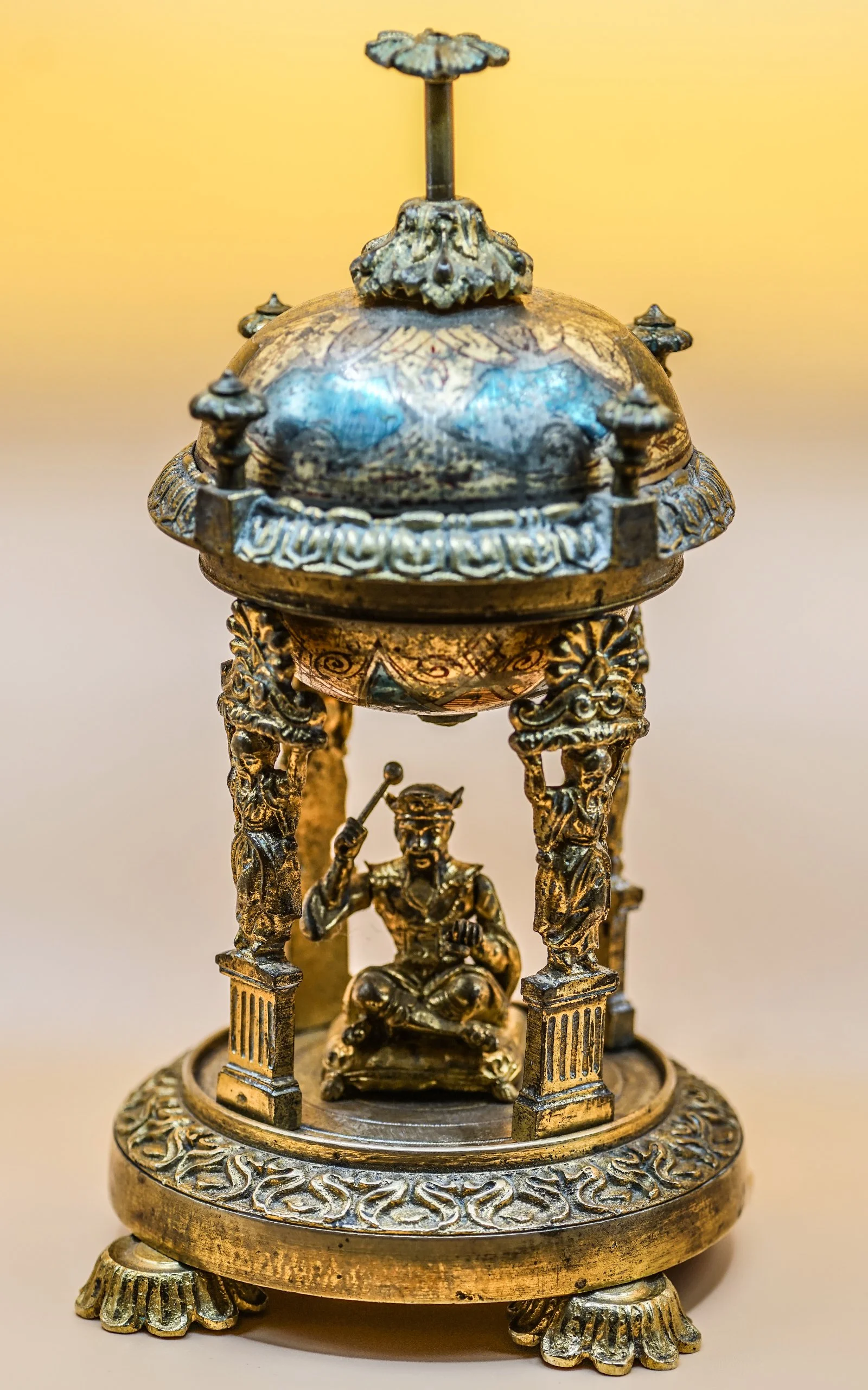 Rare cloche carillon de table asiatique en bronze (1).JPG