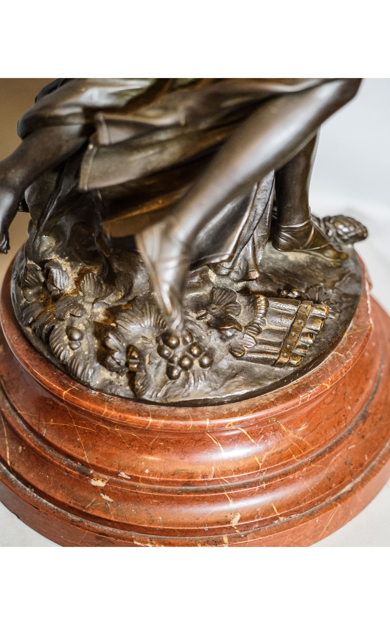 CLODION (1738-1814) d'après, Bacchantes au tambourin et à la grappe de raisin bronze (4).JPG
