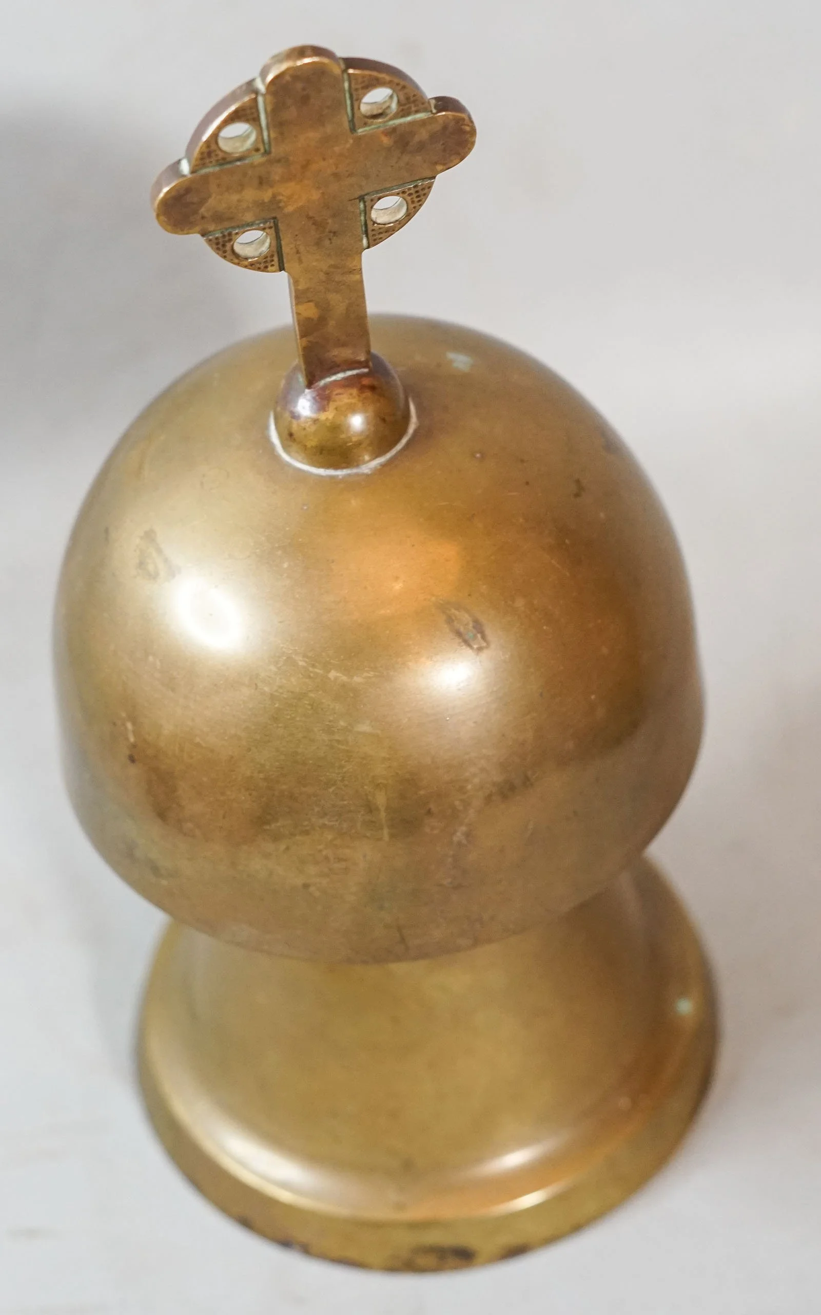 CLOCHE DE MESSE LAITON ET BRONZE G. DELASSALLE (2).JPG